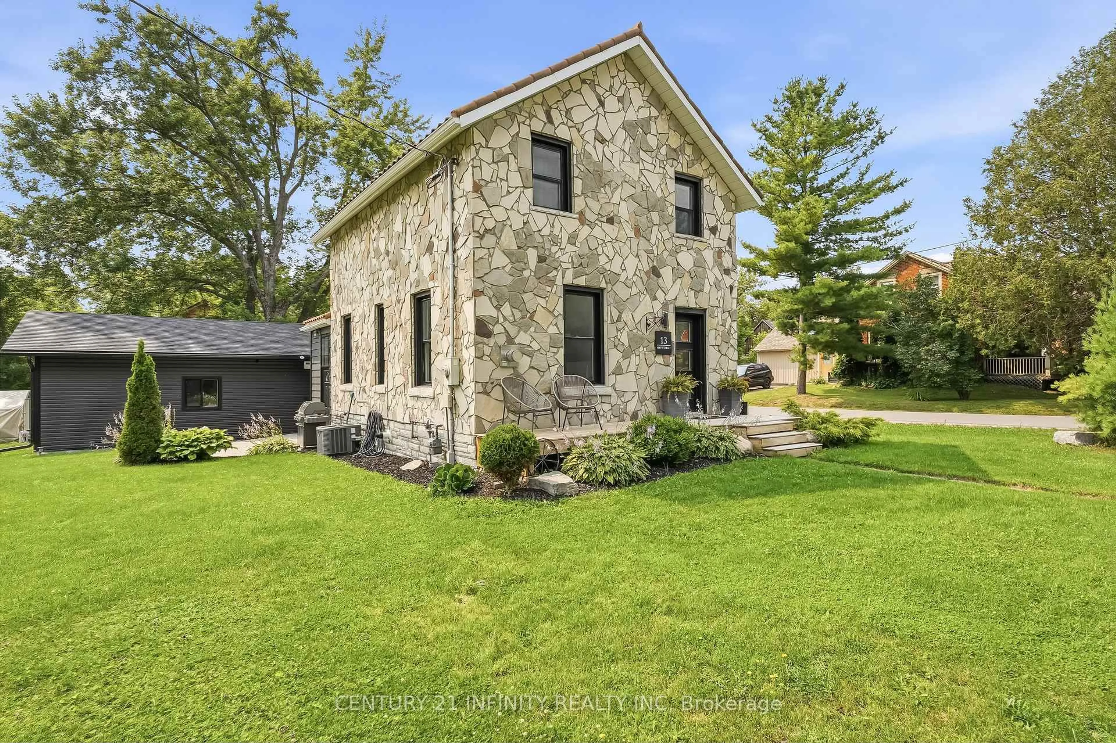Home with brick exterior material, building for 13 Main St, Cavan Monaghan Ontario L0A 1G0