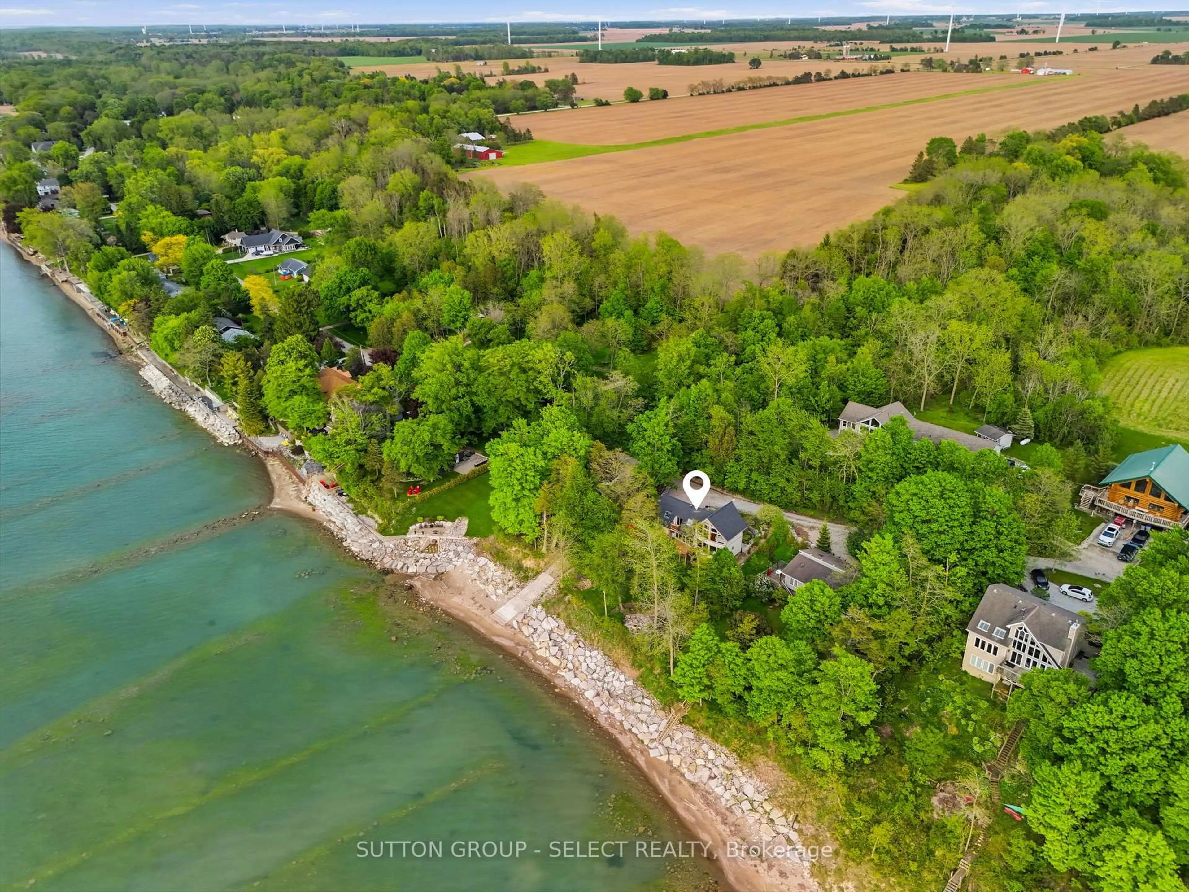 A pic from outside/outdoor area/front of a property/back of a property/a pic from drone, water/lake/river/ocean view for 5284 Cliff Rd, Lambton Shores Ontario N0N 1J7