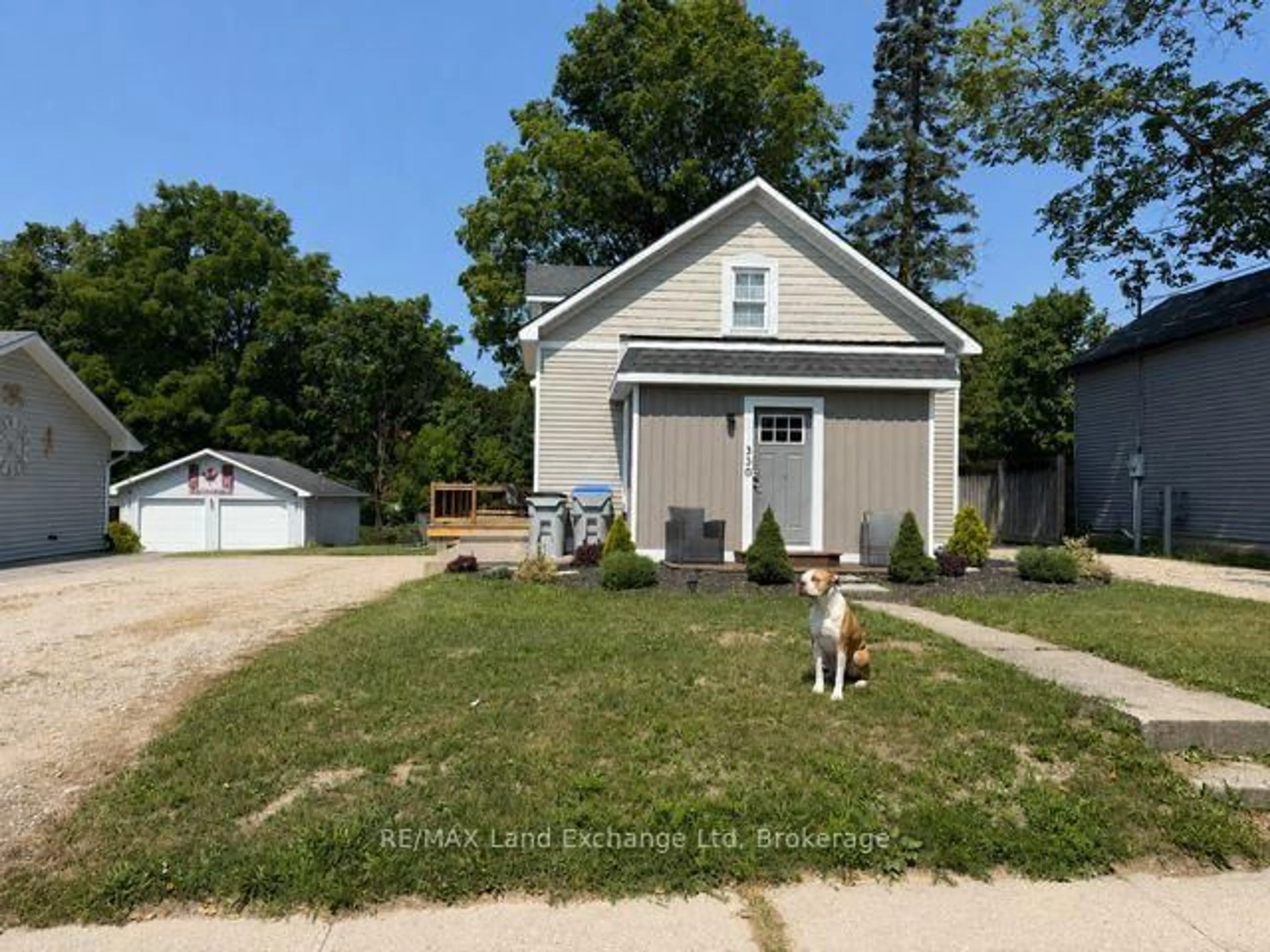 A pic from outside/outdoor area/front of a property/back of a property/a pic from drone, street for 330 Albert St, Huron East Ontario N0G 1H0