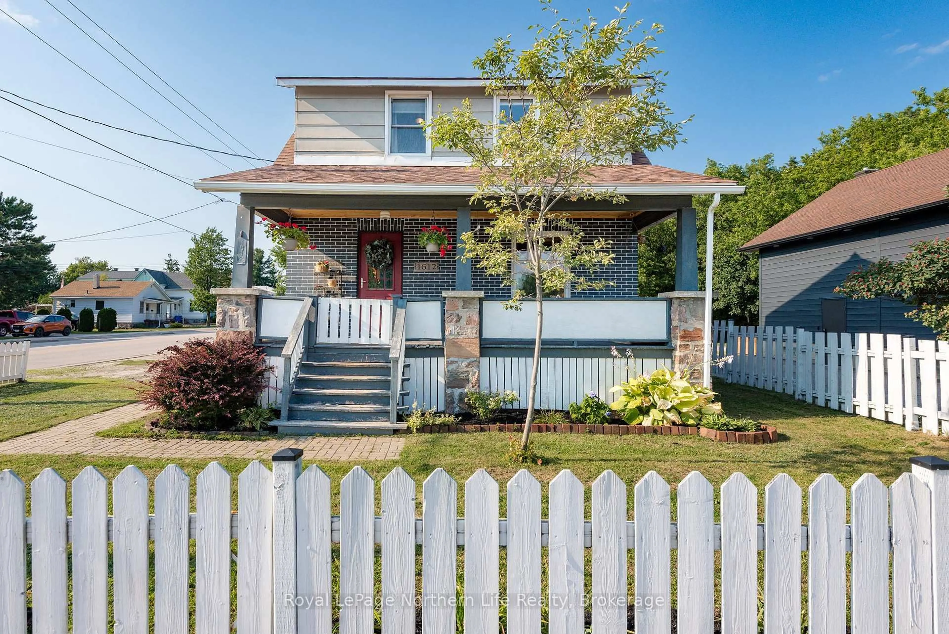 Home with vinyl exterior material, street for 1612 Cassells St, North Bay Ontario P1B 4C5