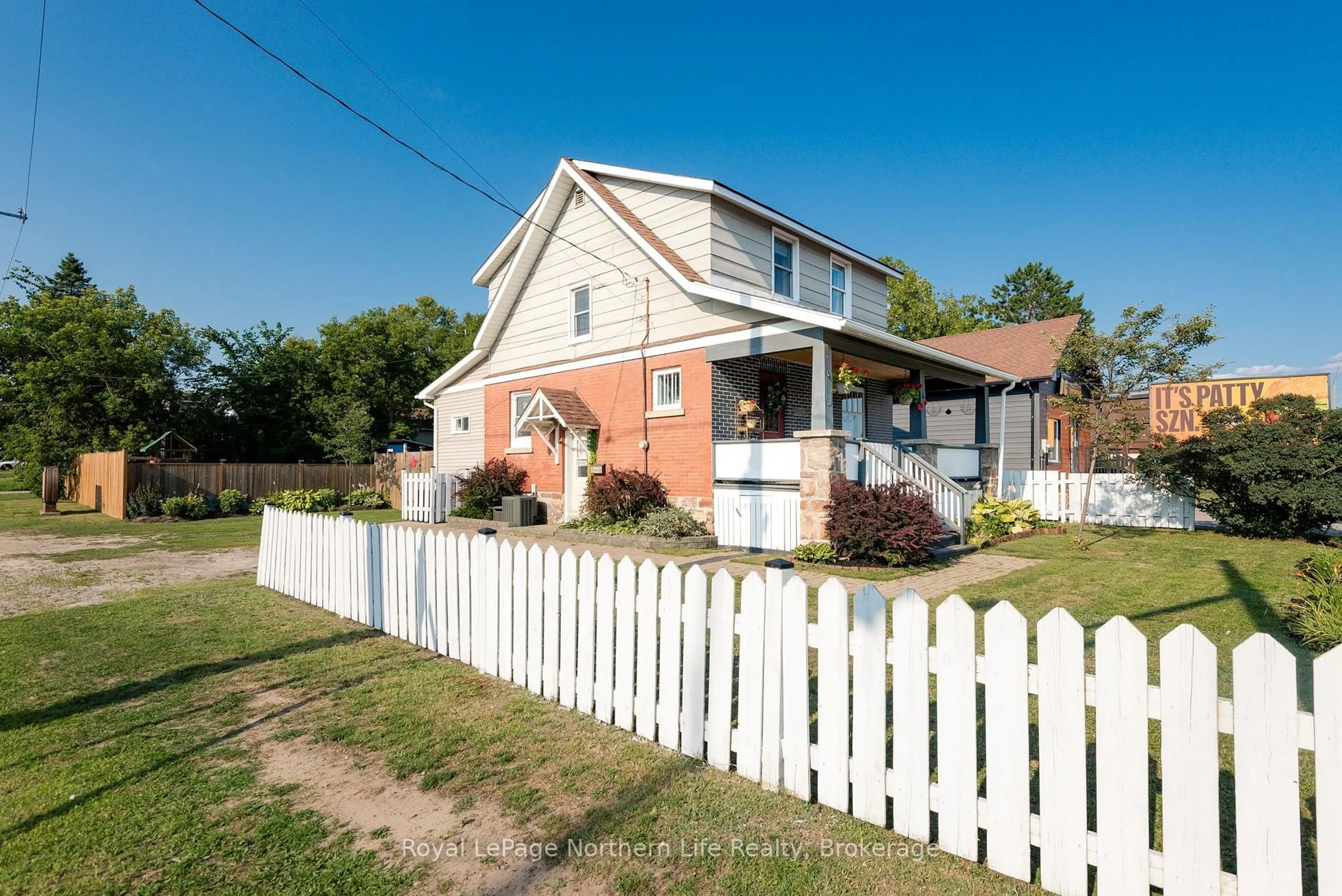 Unknown for 1612 Cassells St, North Bay Ontario P1B 4C5