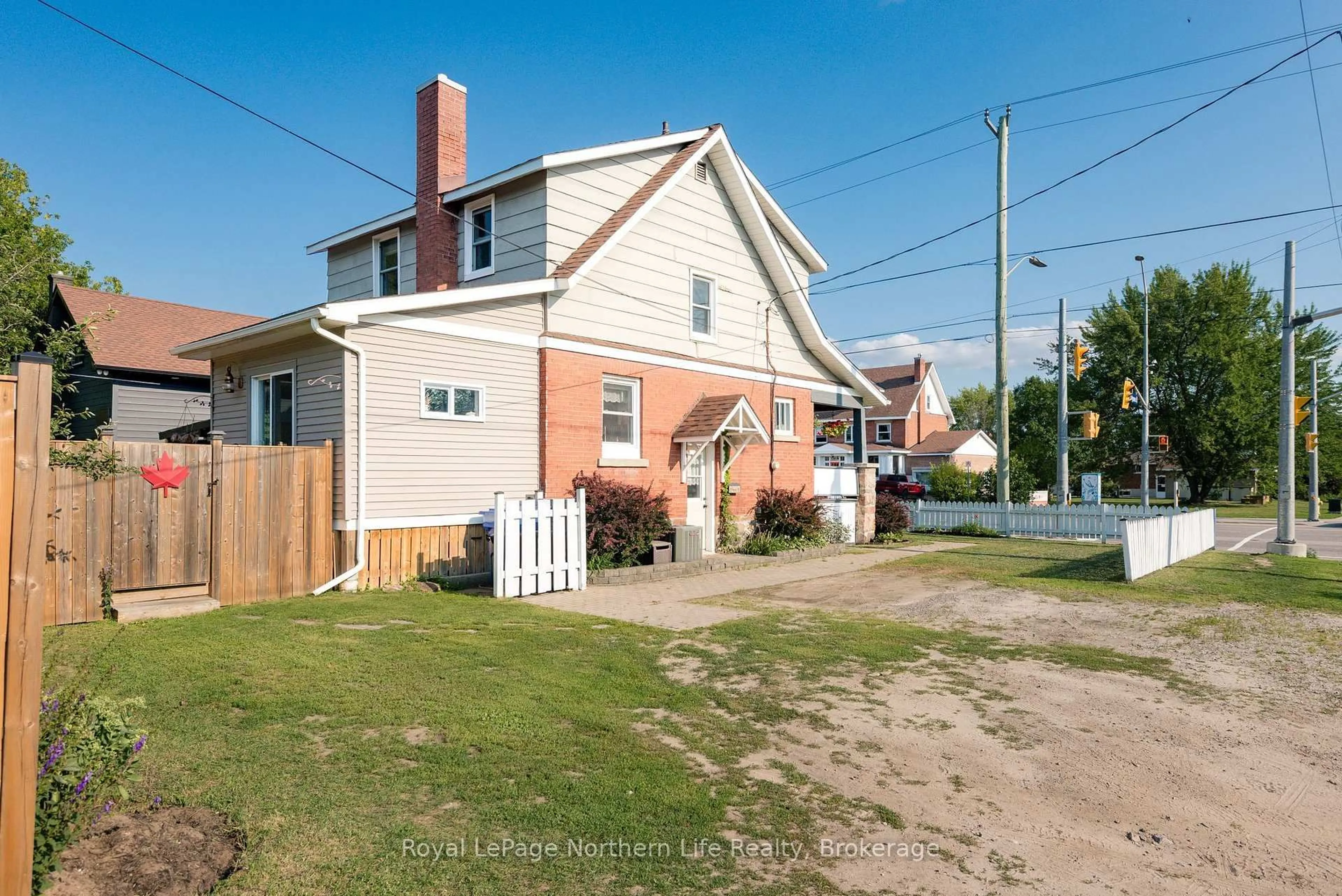 Unknown for 1612 Cassells St, North Bay Ontario P1B 4C5