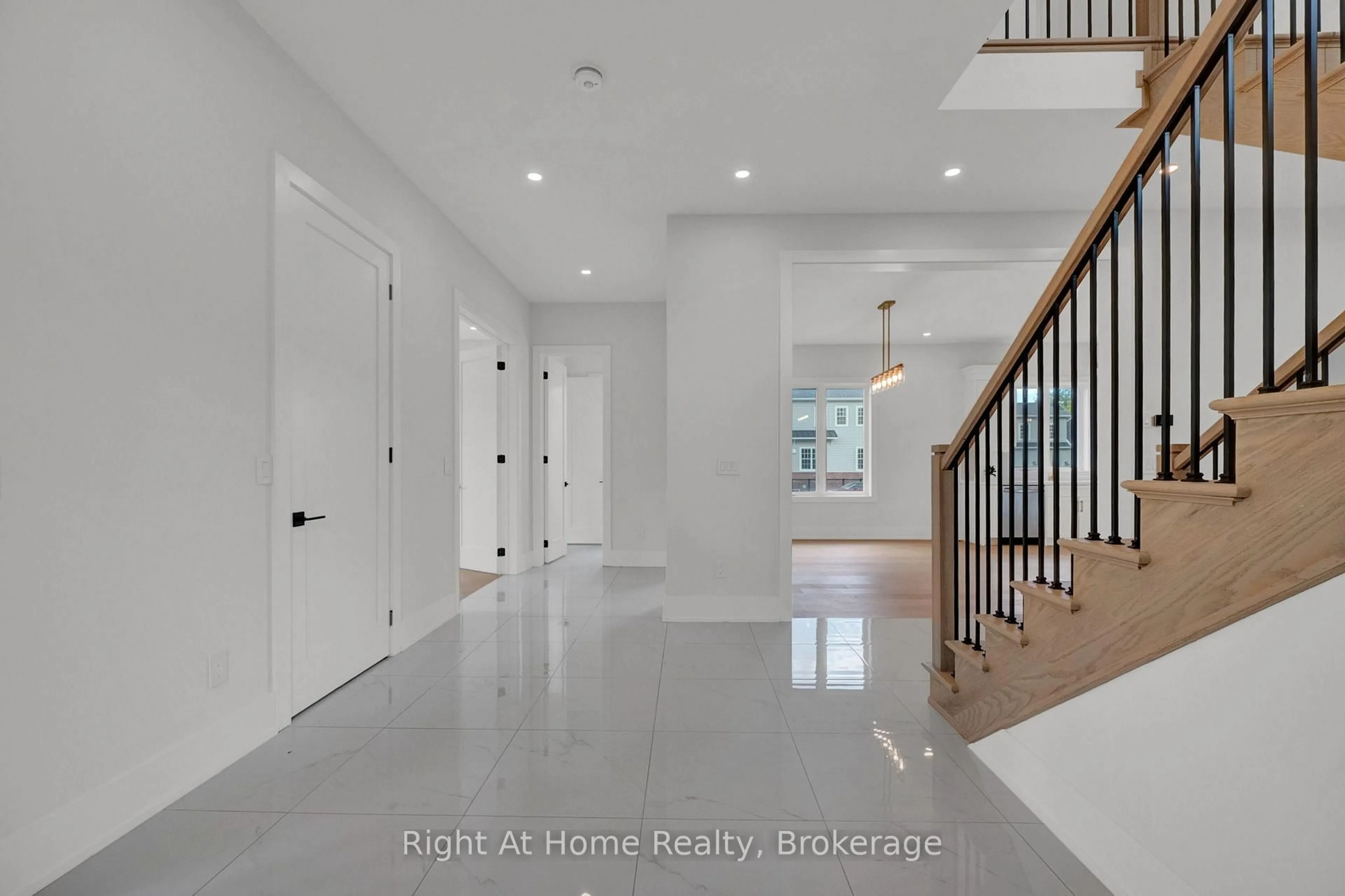 Indoor entryway for 213 Suzanne Mess Blvd, Cobourg Ontario K9A 3L3