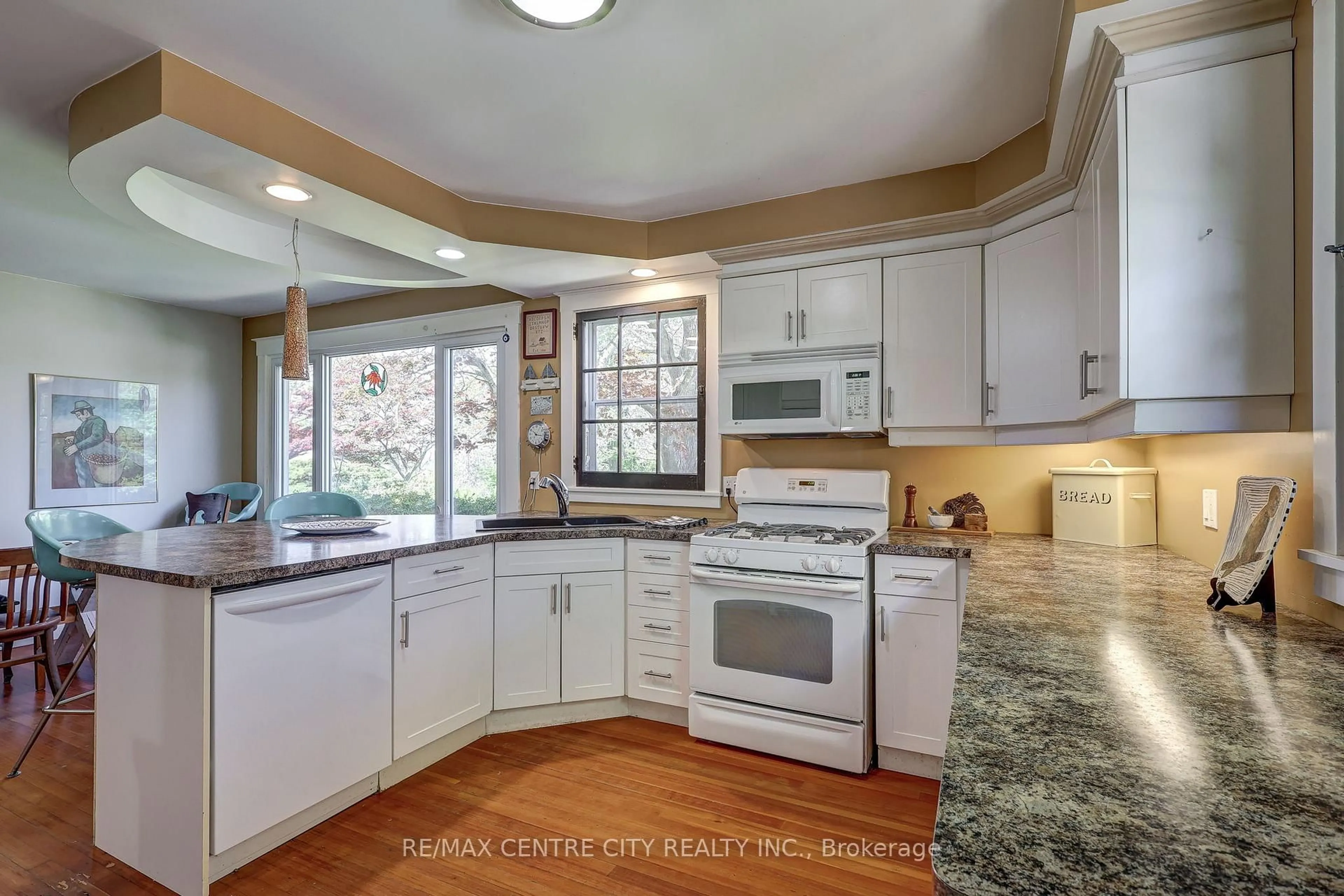 Open concept kitchen, ceramic/tile floor for 4491 East Rd, Central Elgin Ontario N5L 1A7