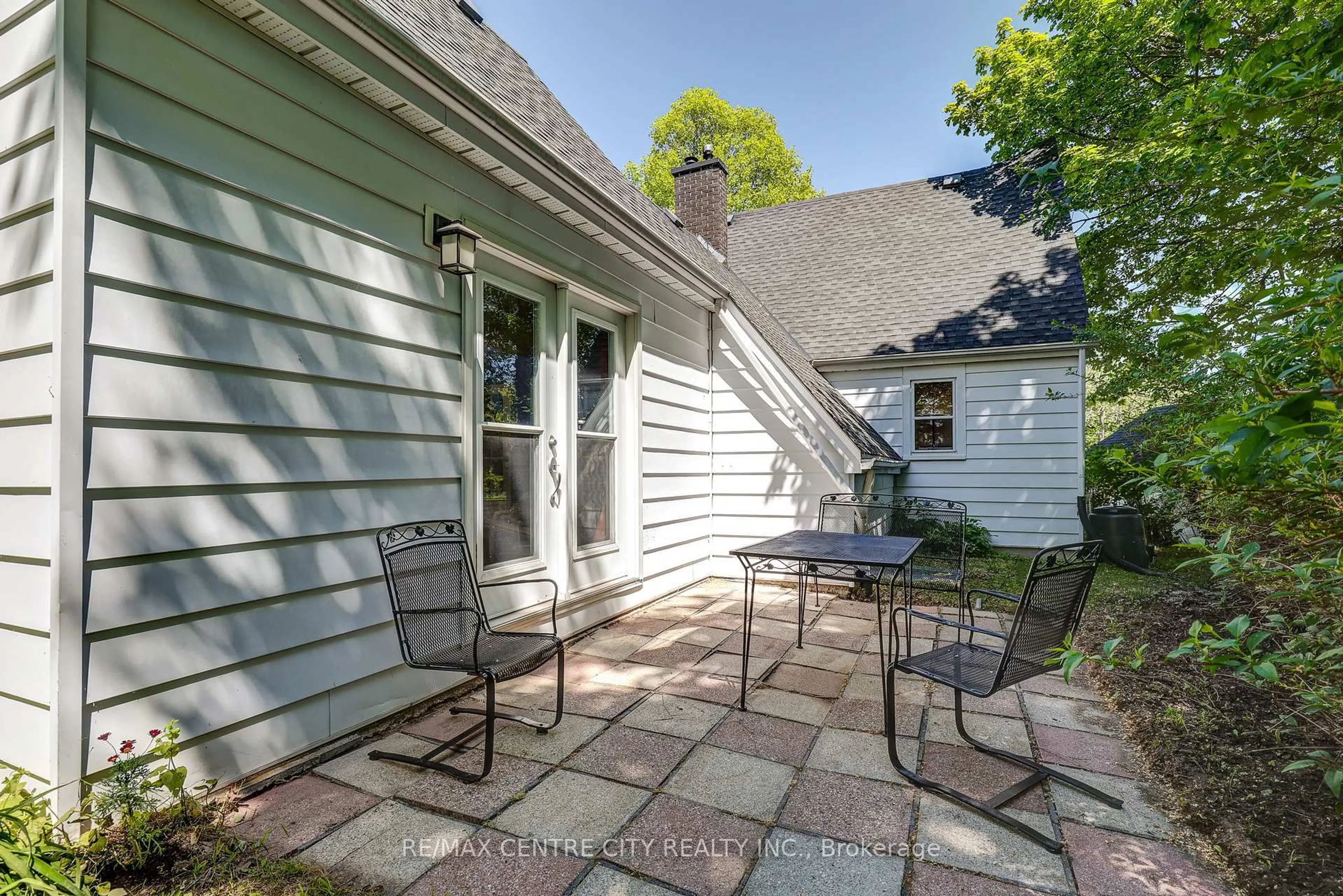 Patio, street for 4491 East Rd, Central Elgin Ontario N5L 1A7