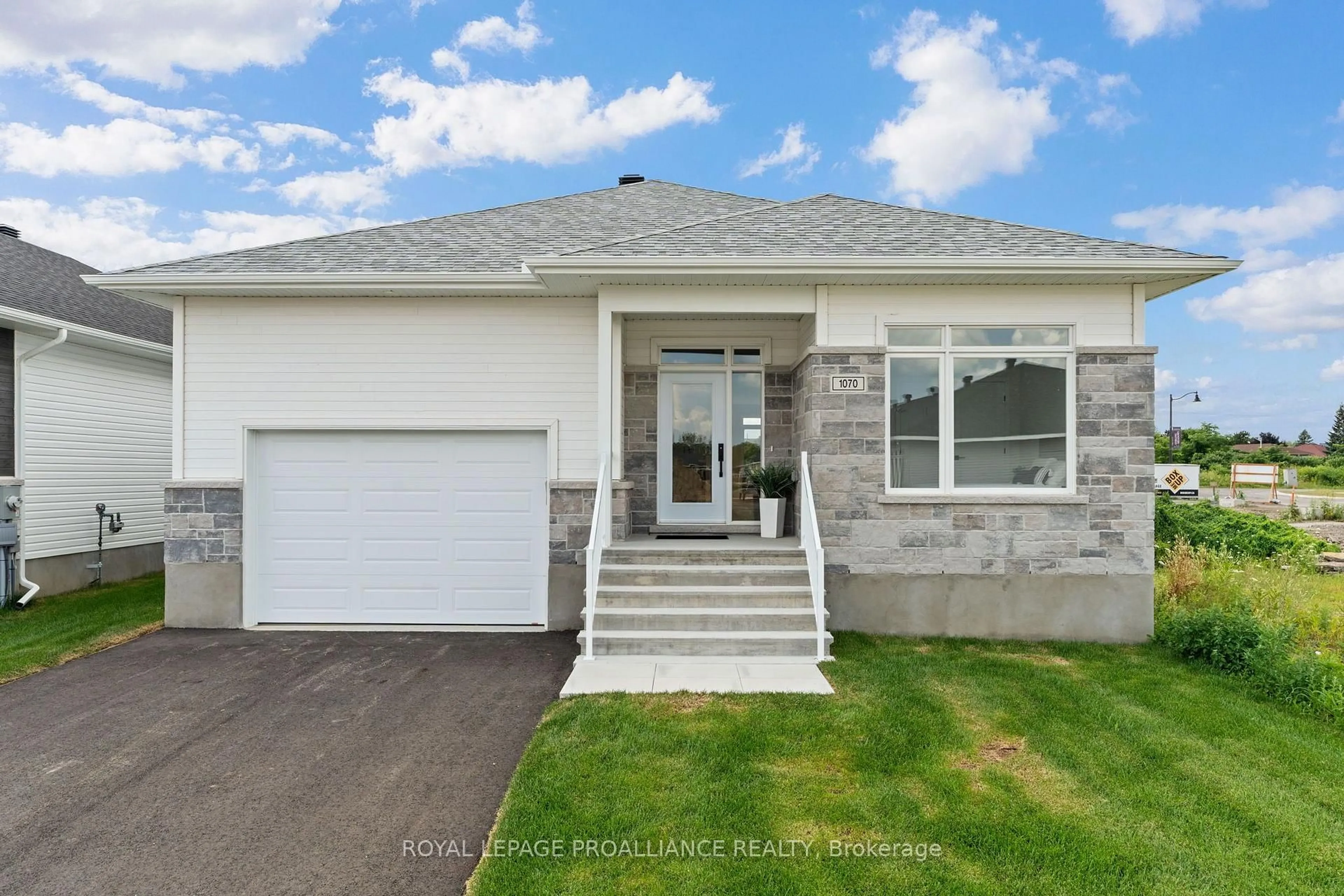 Home with vinyl exterior material, street for 1070 Turner Dr, Brockville Ontario K6V 0G8