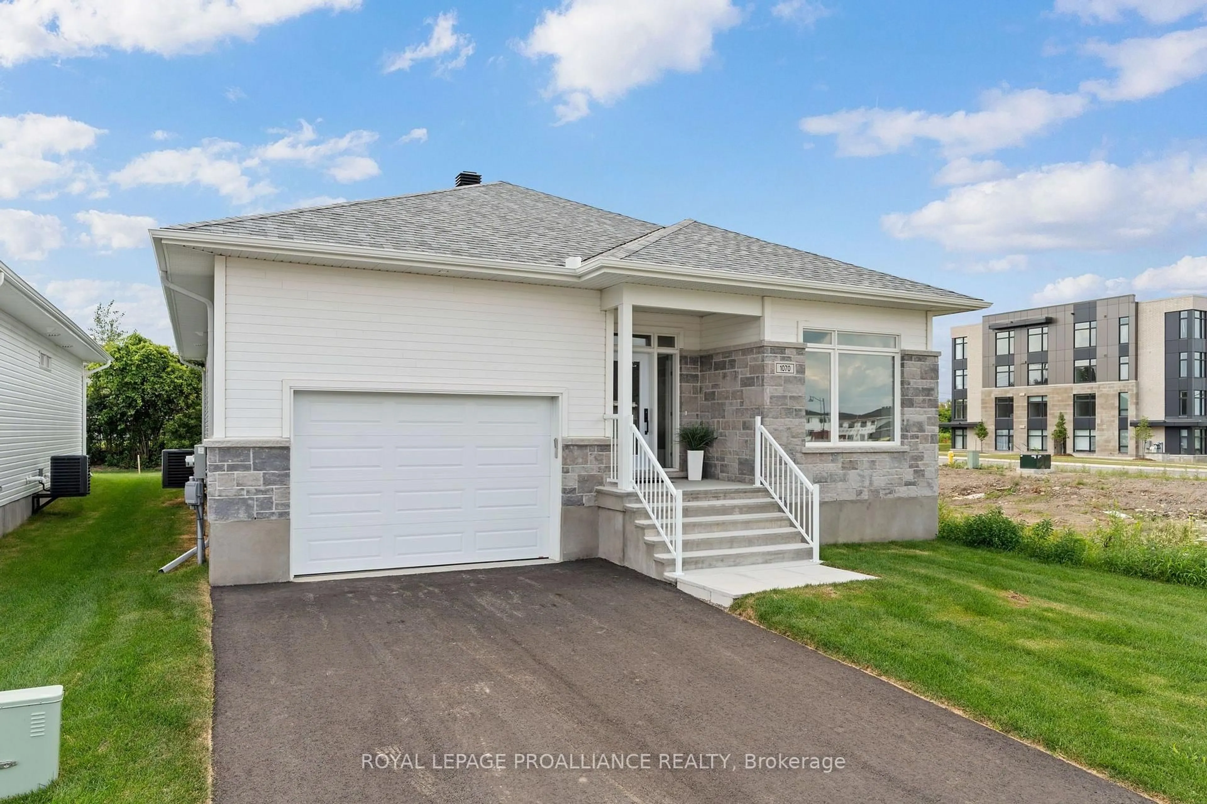 Home with vinyl exterior material, street for 1070 Turner Dr, Brockville Ontario K6V 0G8