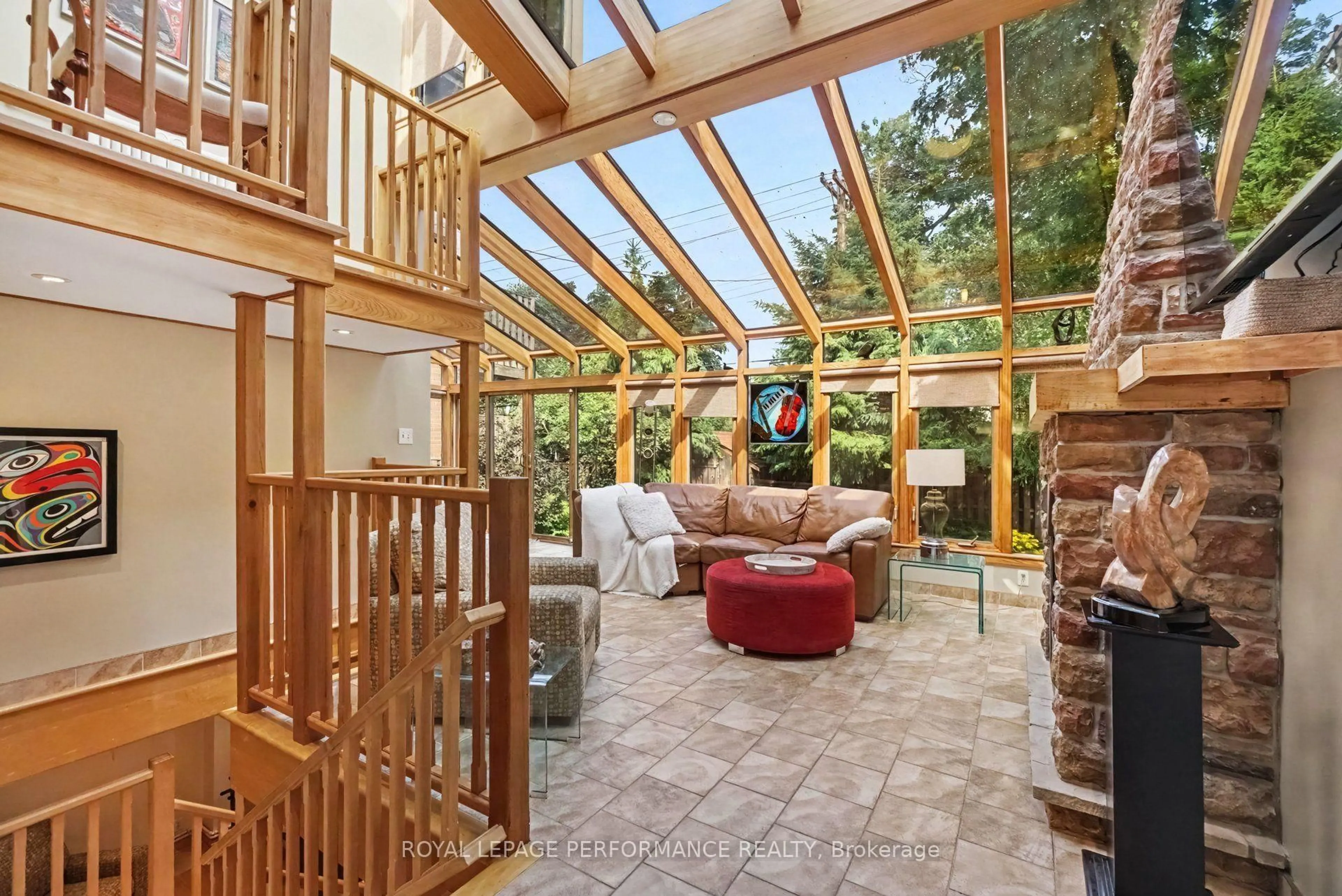 Indoor foyer for 171 Powell Ave, Ottawa Ontario K1S 2A2