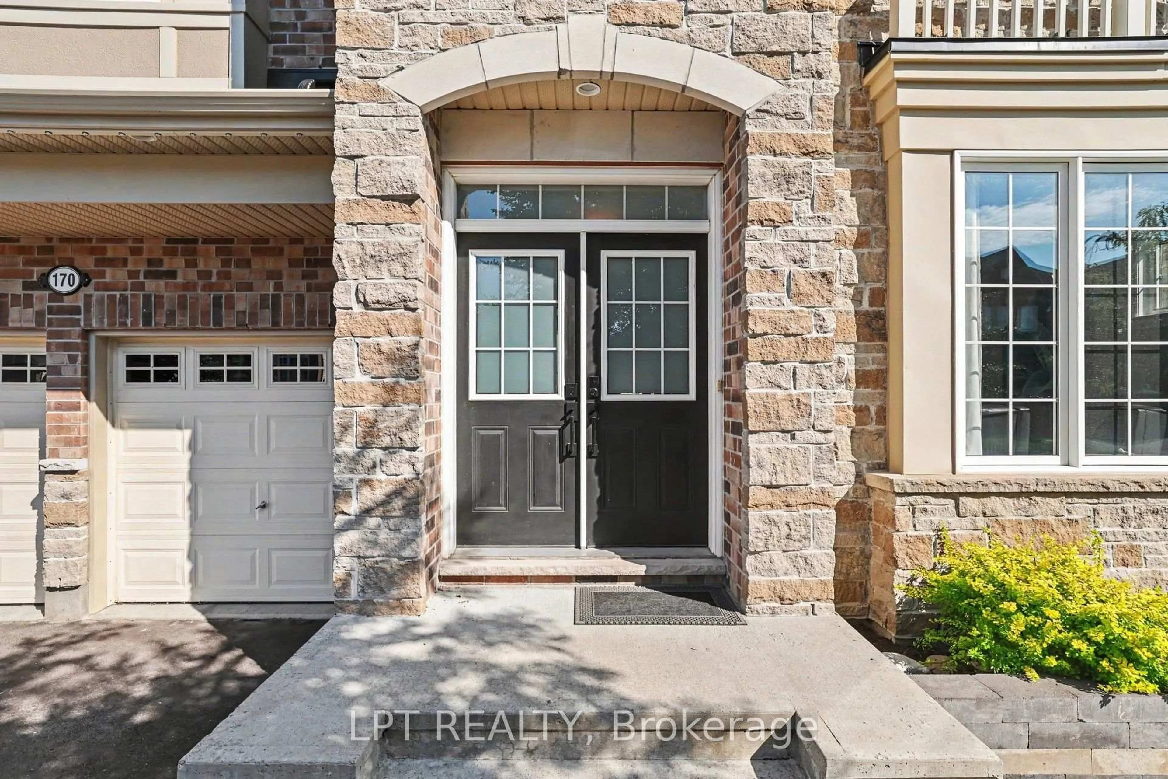Indoor entryway for 170 Culloden Cres, Ottawa Ontario K2J 5Z9