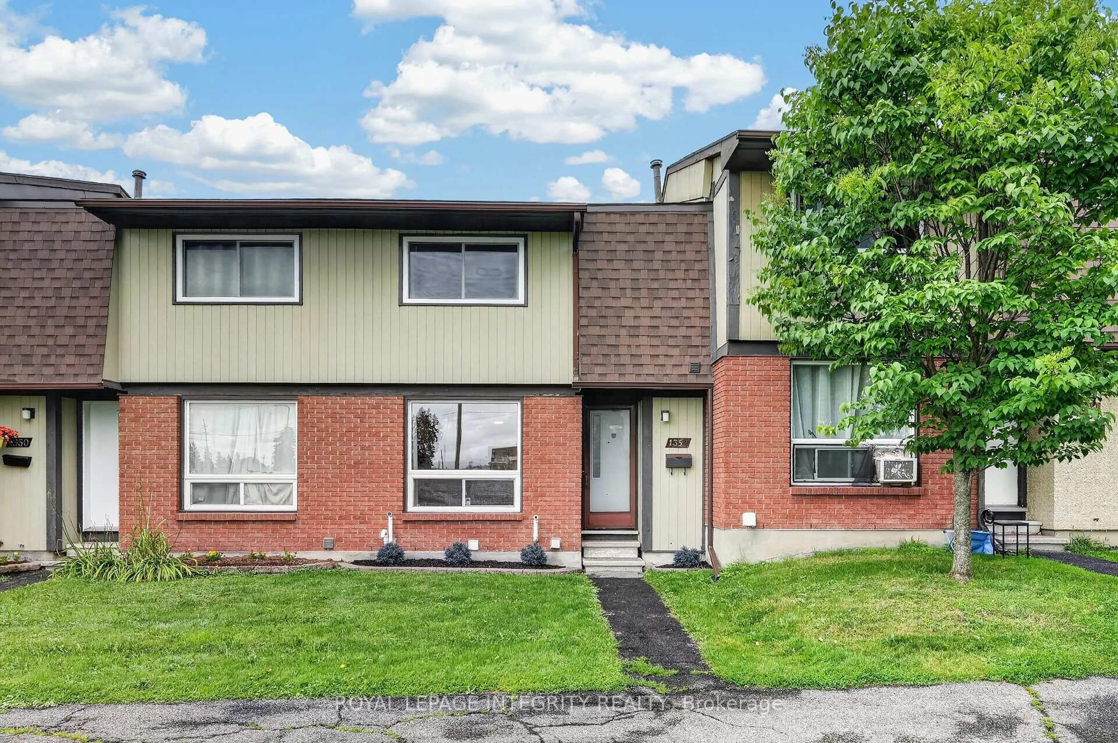 Unknown for 1352 Bakker Crt, Orleans Ontario K1C 2K4