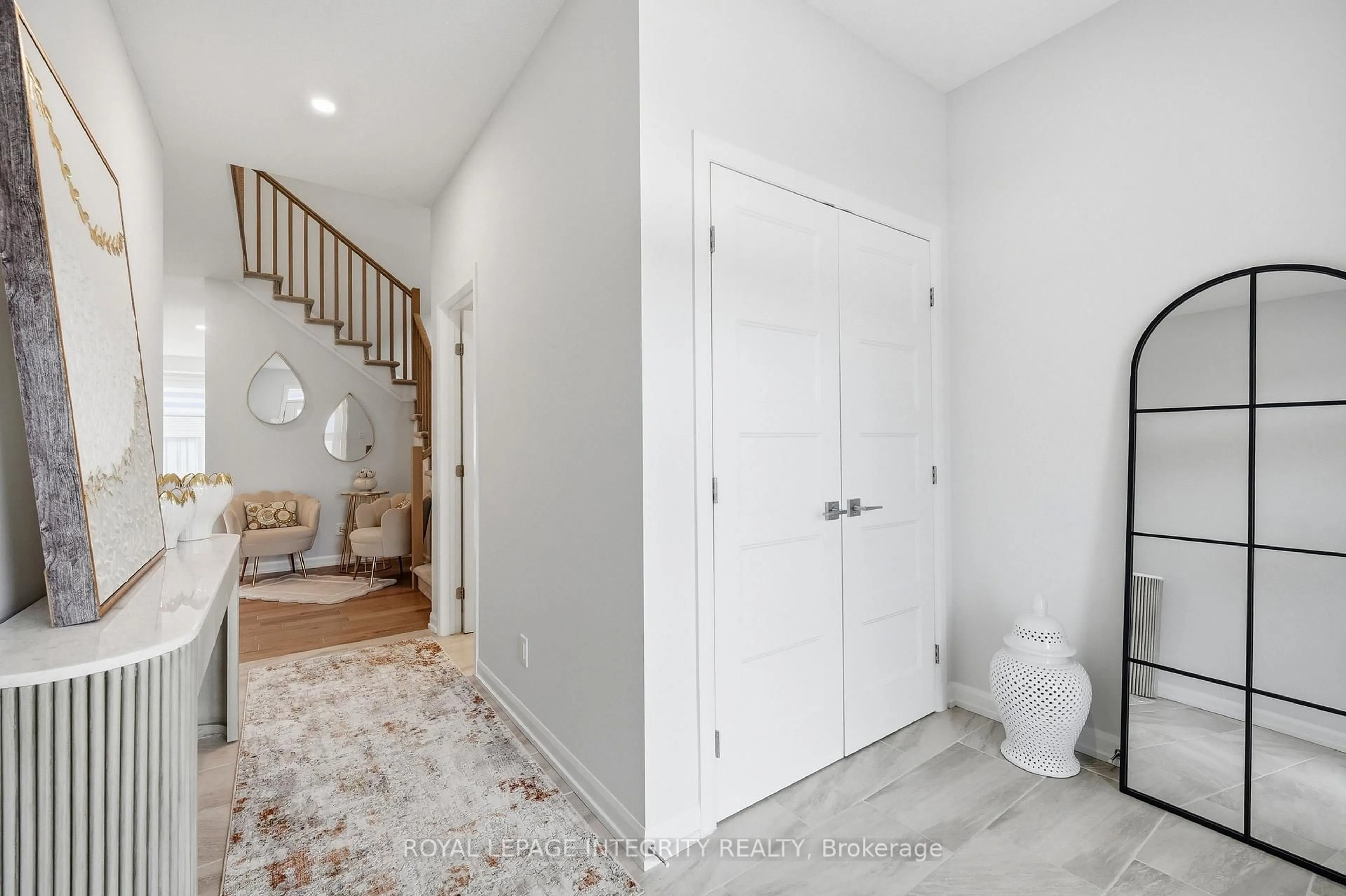 Indoor entryway for 441 Sterling Ave, Clarence-Rockland Ontario K4K 0M5
