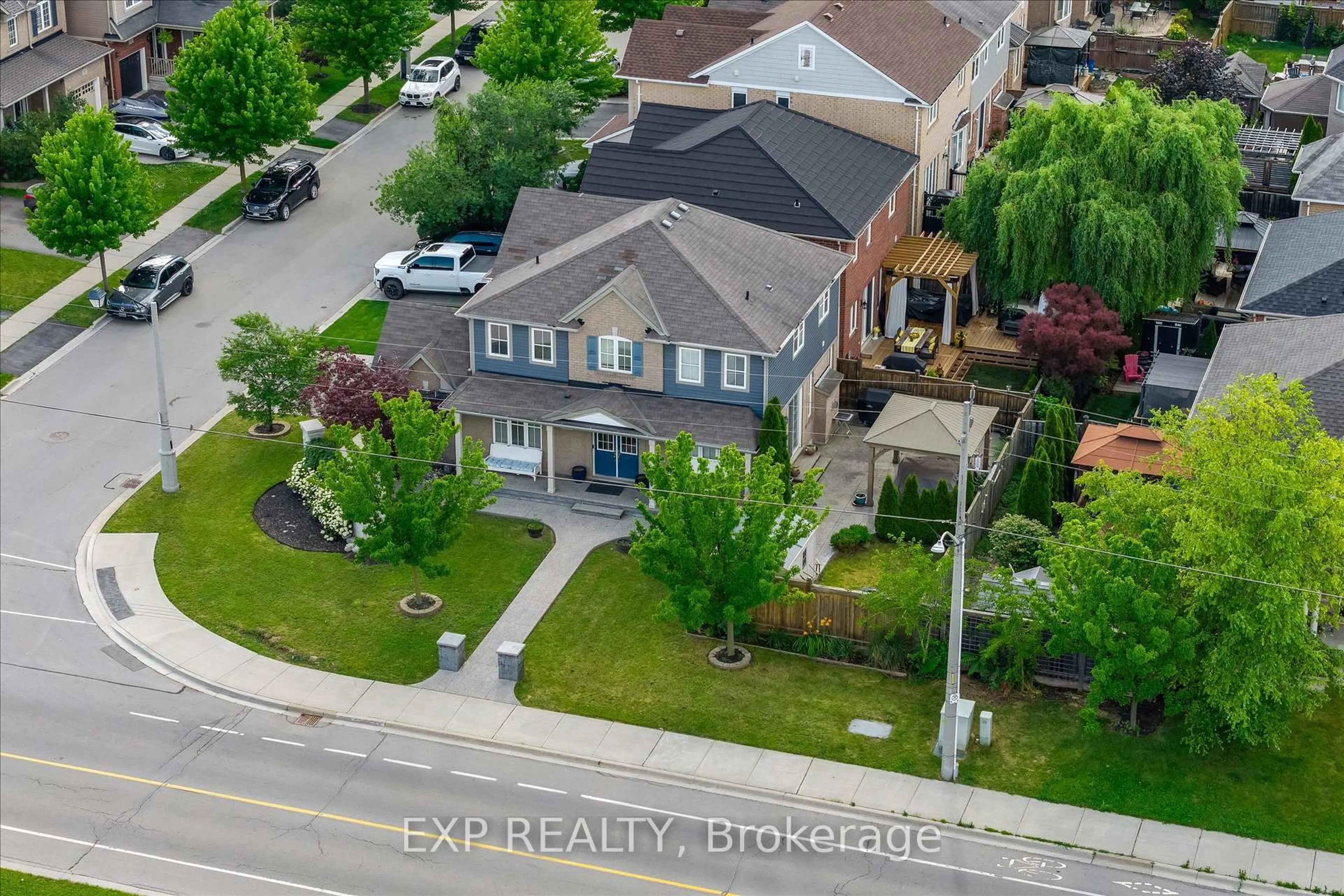 A pic from outside/outdoor area/front of a property/back of a property/a pic from drone, street for 563 Fifty Rd, Hamilton Ontario L8E 5T5