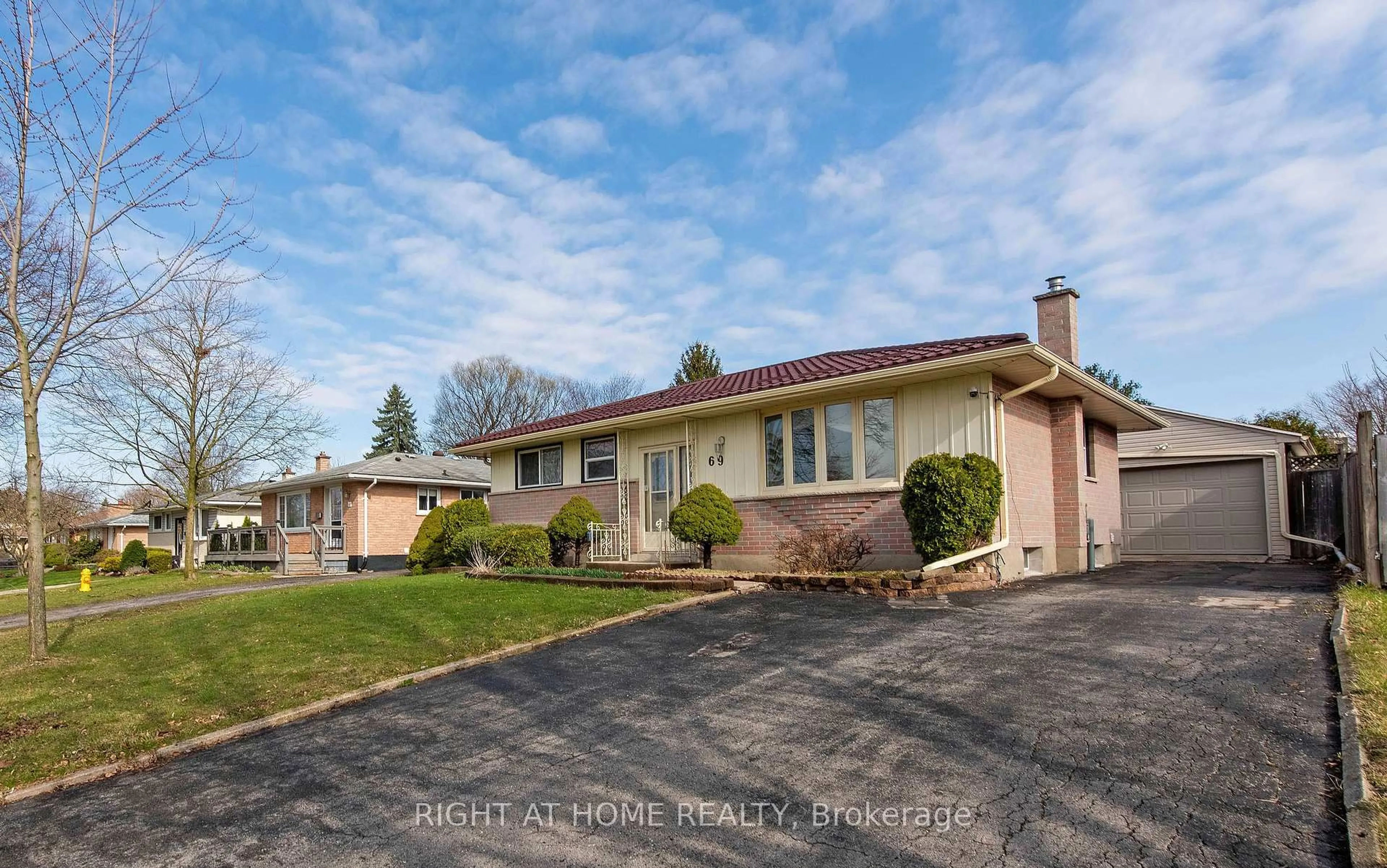 A pic from outside/outdoor area/front of a property/back of a property/a pic from drone, street for 69 Alayne Cres, London South Ontario N6E 2A2