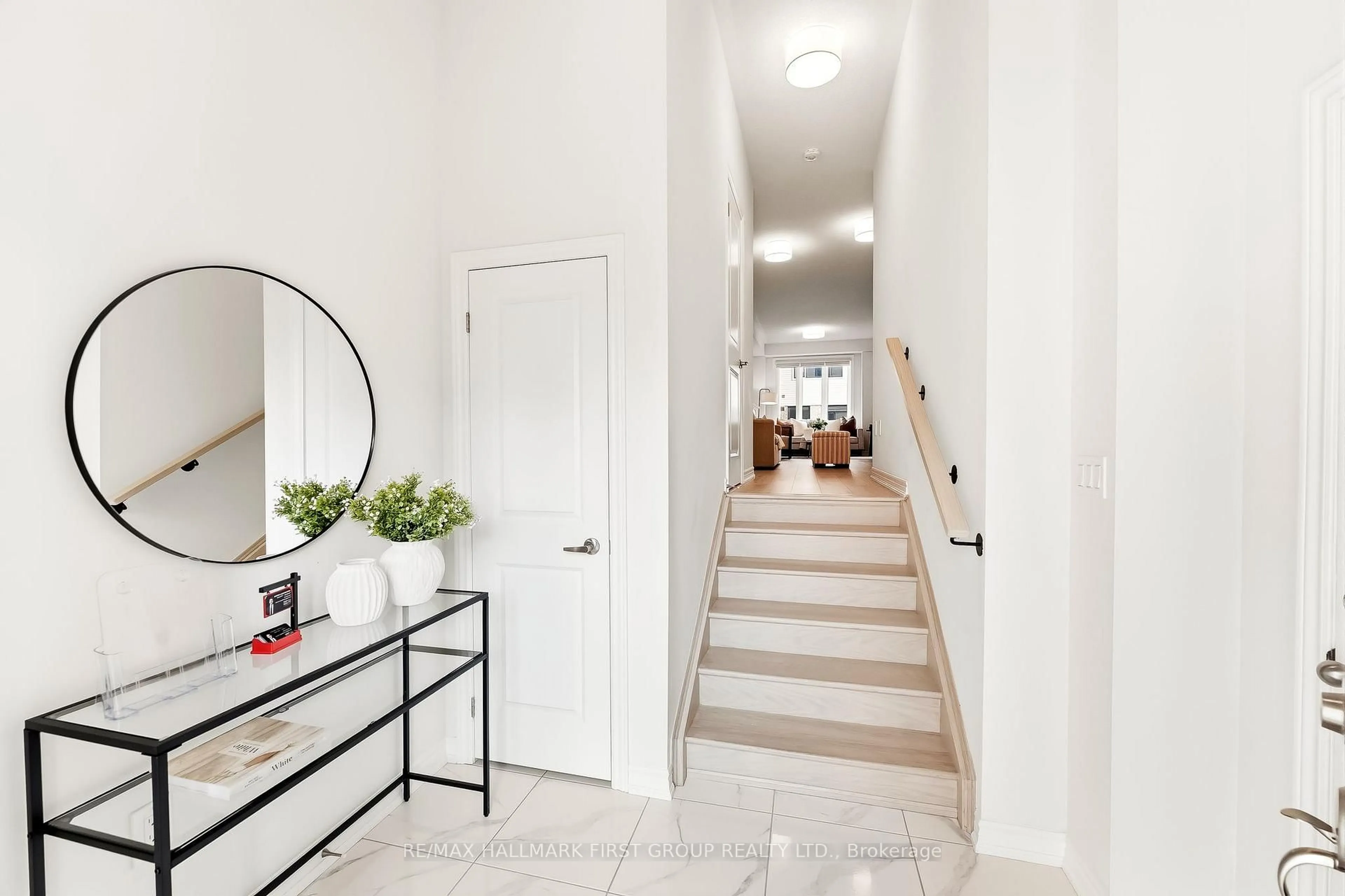 Indoor entryway for 46 Hickey Lane, Kawartha Lakes Ontario K9V 5V5