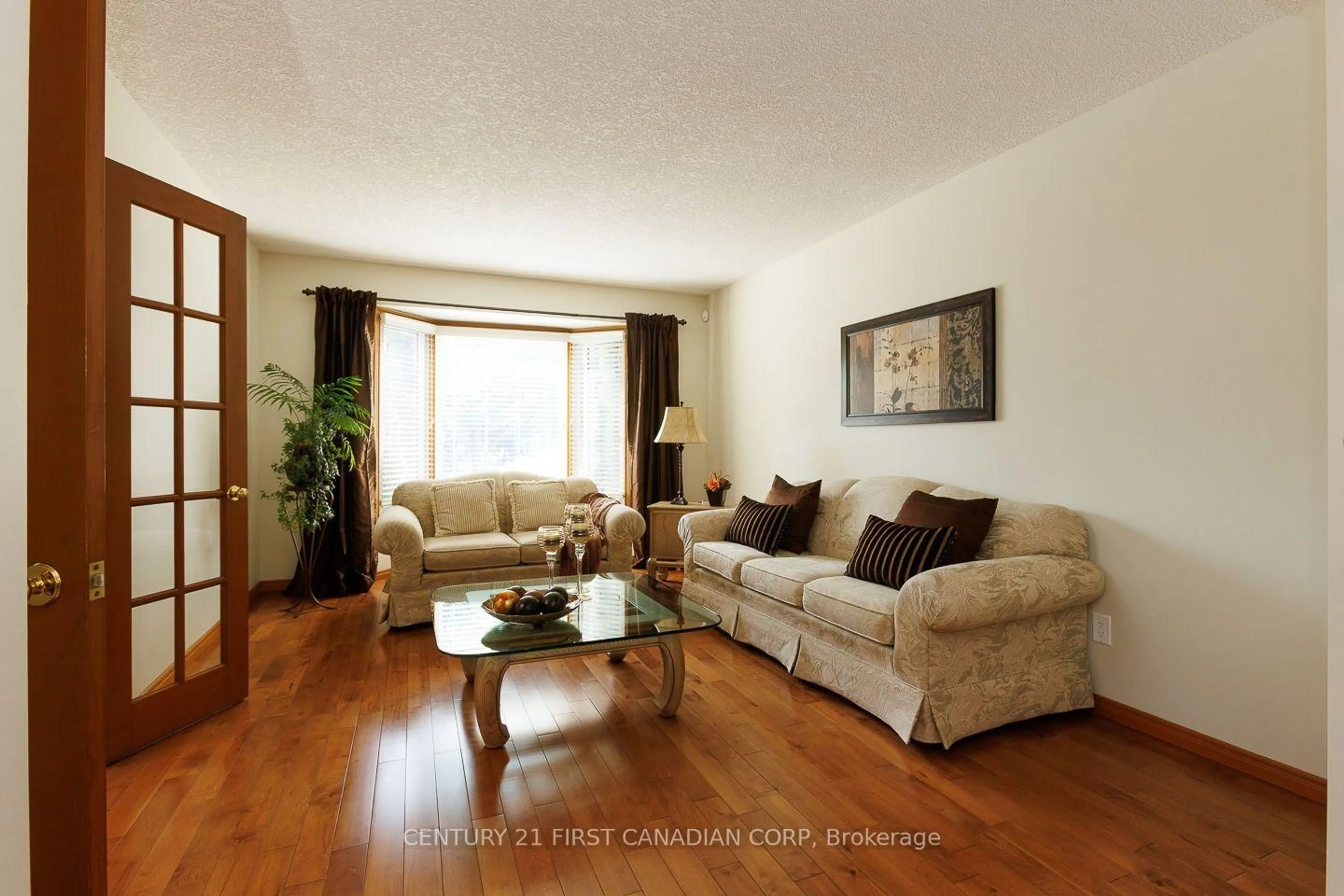 Living room with furniture, wood/laminate floor for 255 Deveron Cres, London South Ontario N5Z 4N2
