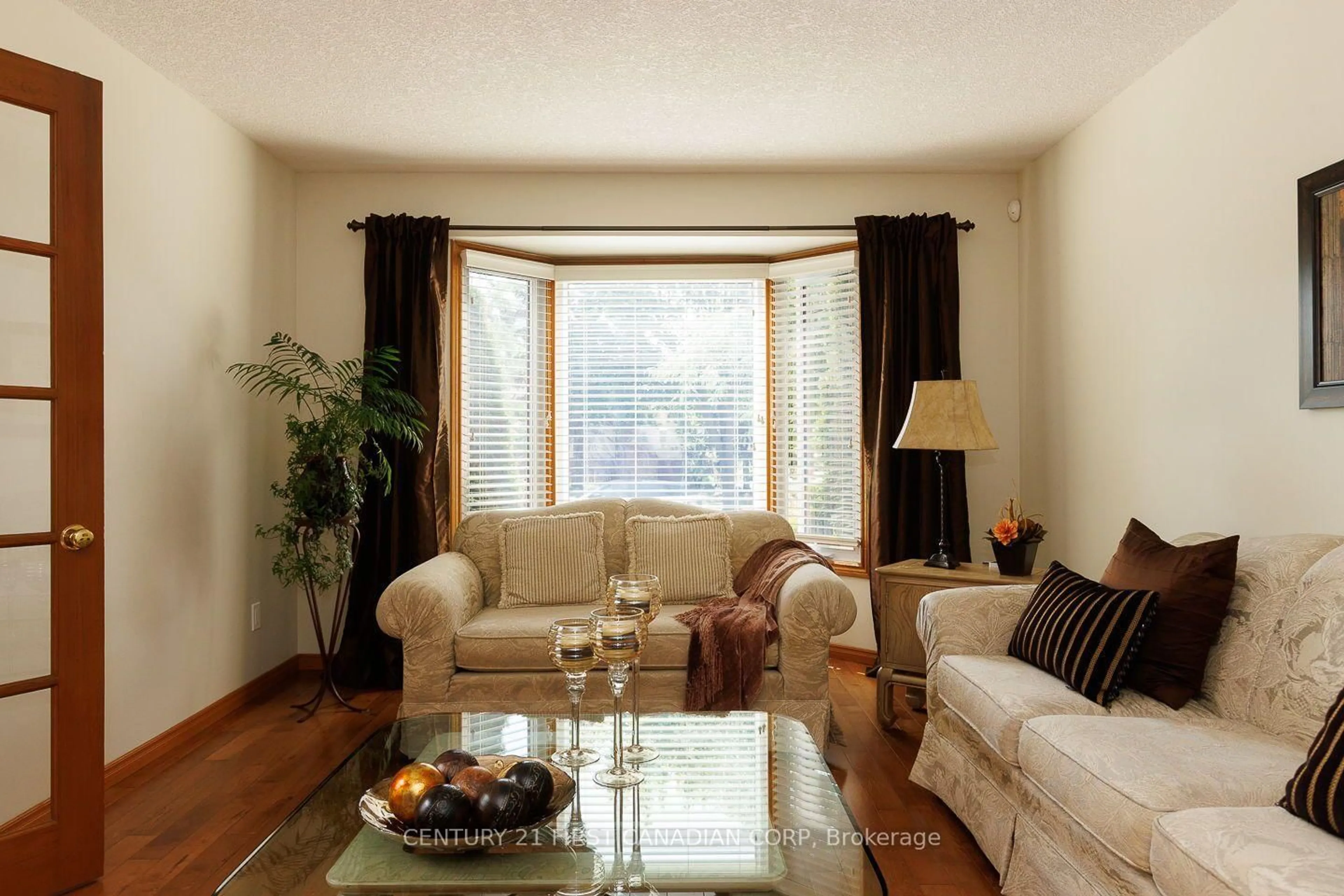Living room with furniture, unknown for 255 Deveron Cres, London South Ontario N5Z 4N2