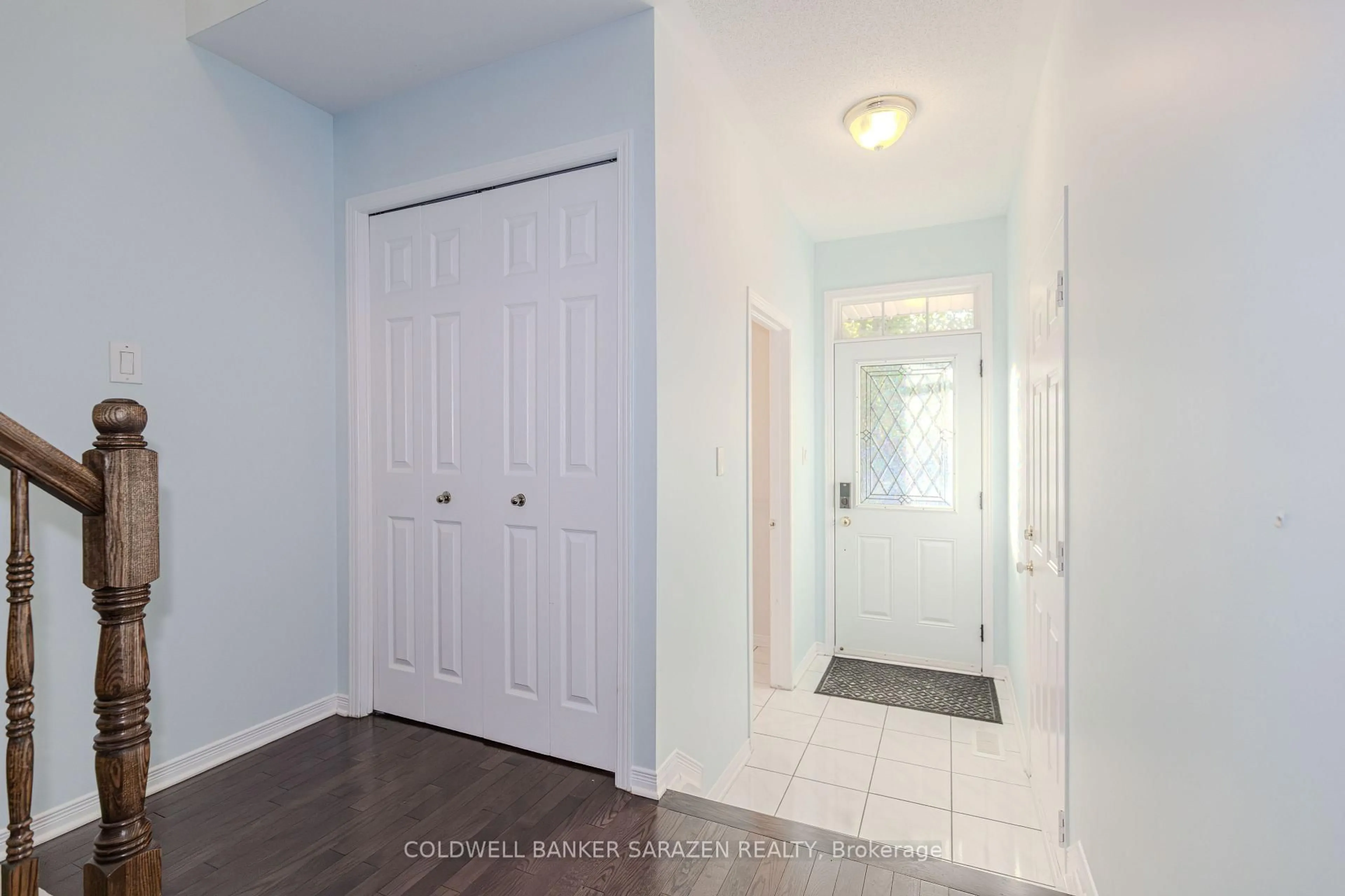 Indoor entryway for 197 Portrush Ave, Ottawa Ontario K2J 5J6