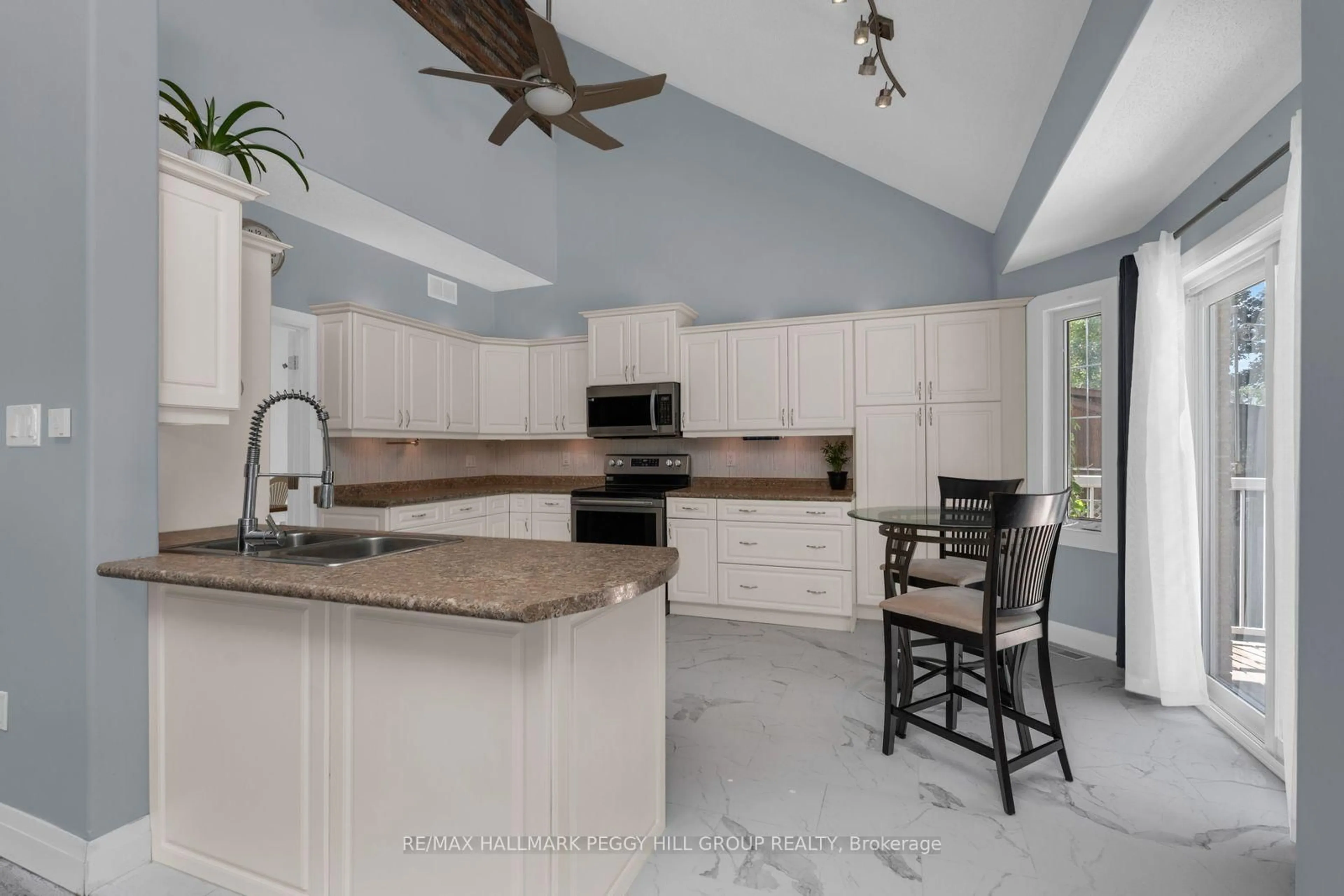 Open concept kitchen, ceramic/tile floor for 155 Forest Glen Dr, Gravenhurst Ontario P1P 1A1