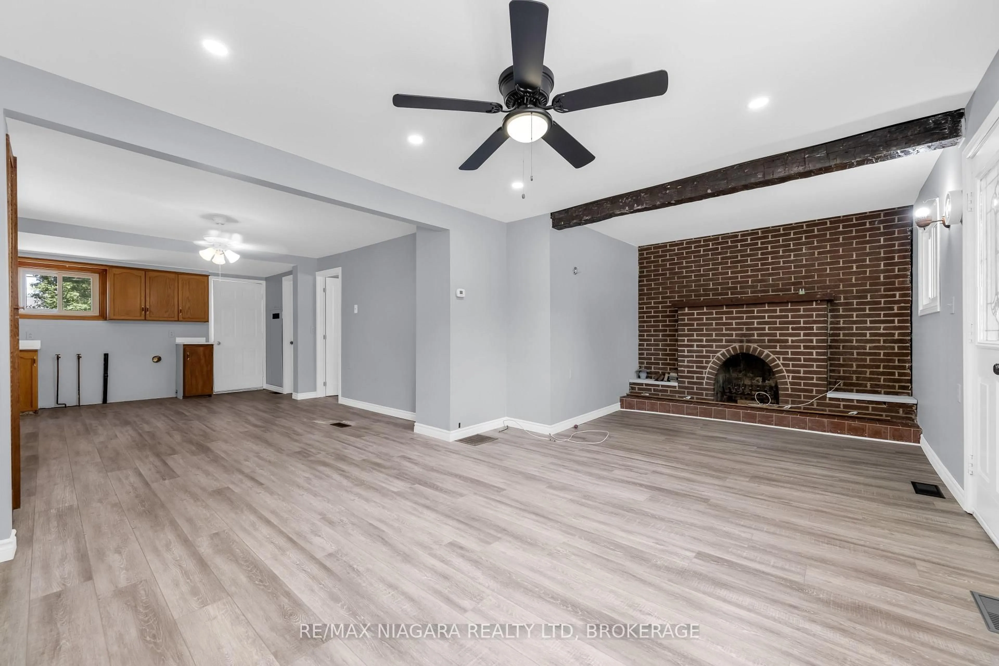 Living room with furniture, unknown for 394 Simpson Ave, Welland Ontario L3B 4Z2