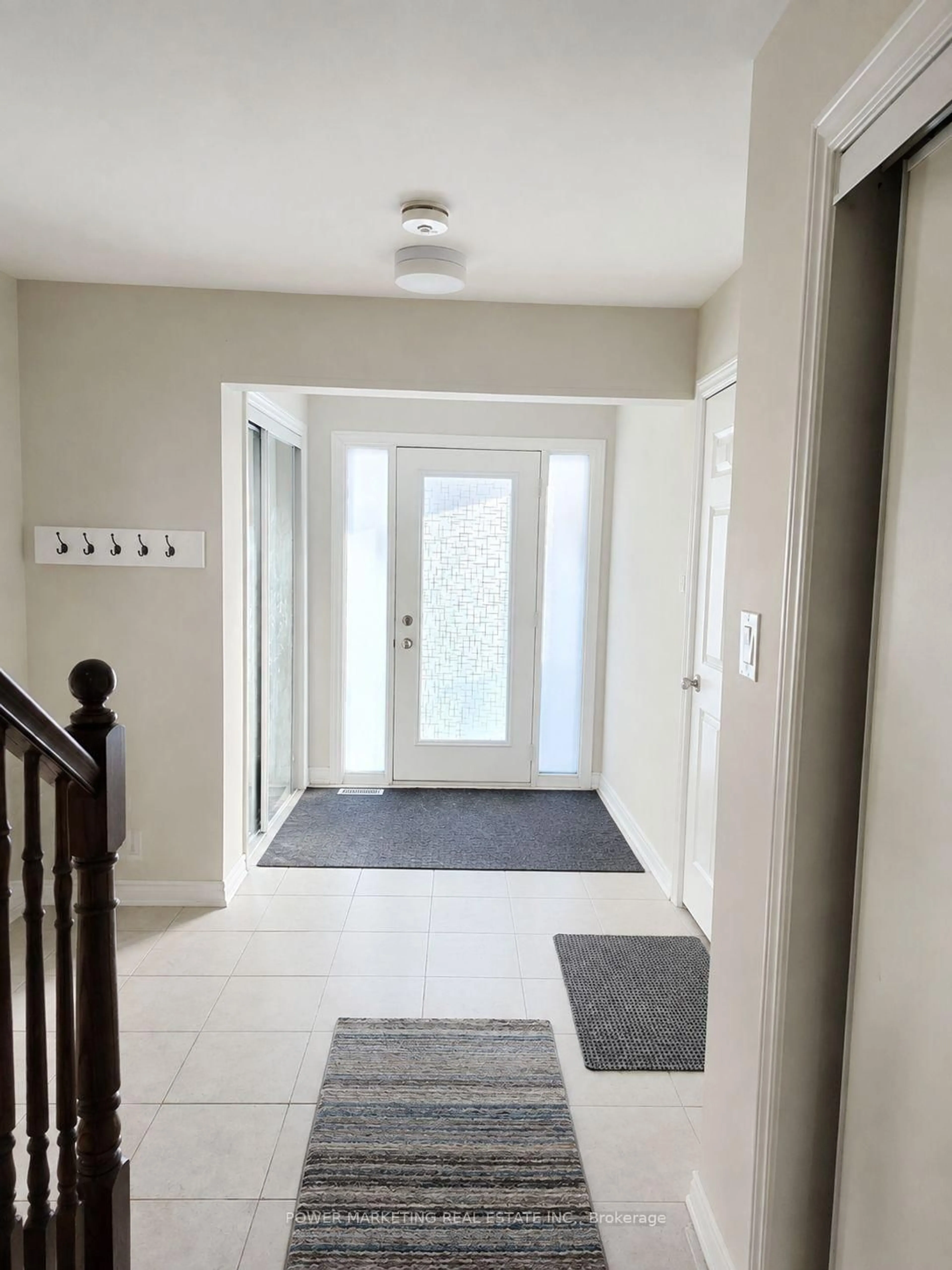 Indoor foyer for 243 ATIMA Circ, Ottawa Ontario K2J 6T5