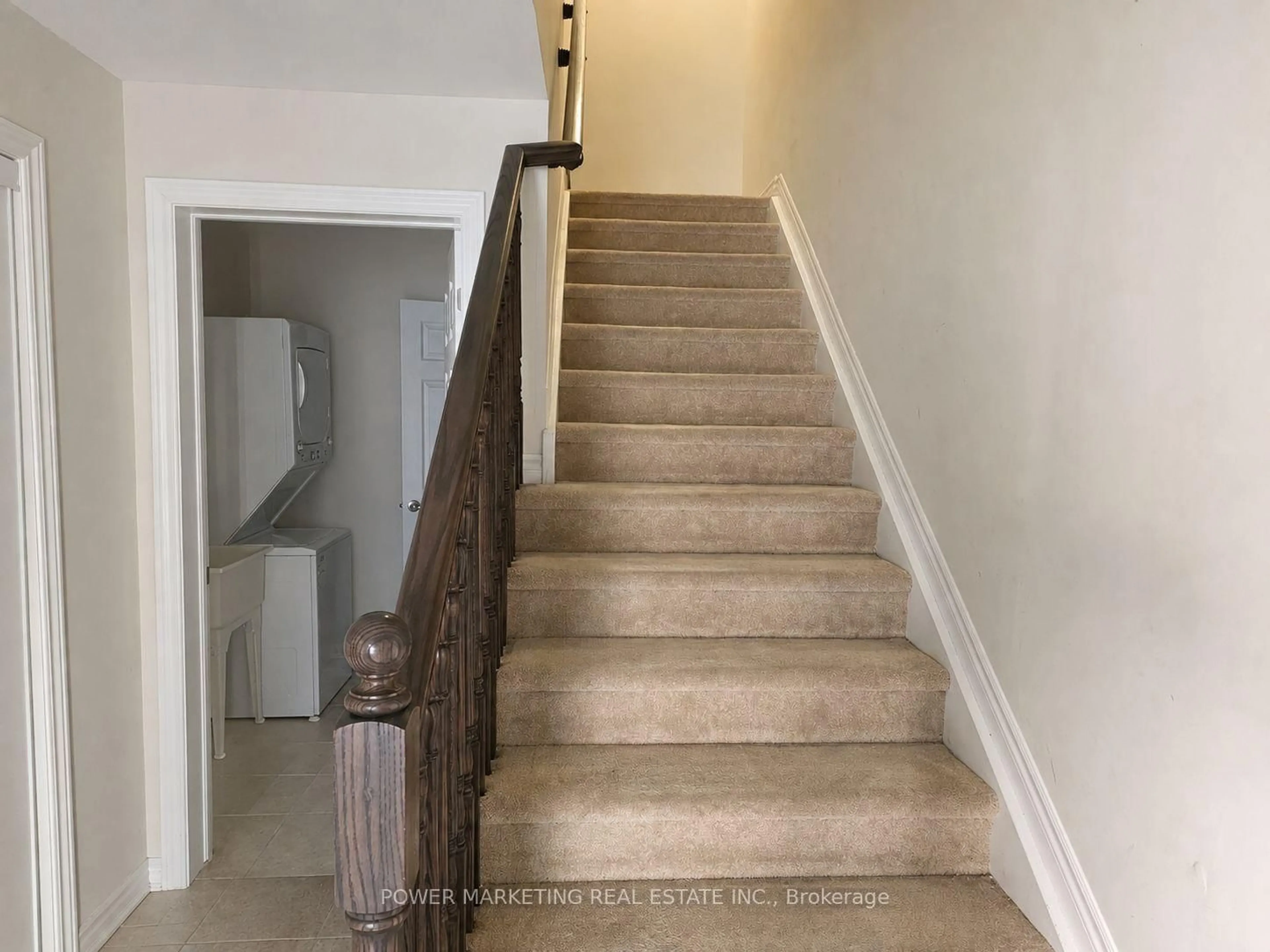 Stairs for 243 ATIMA Circ, Ottawa Ontario K2J 6T5