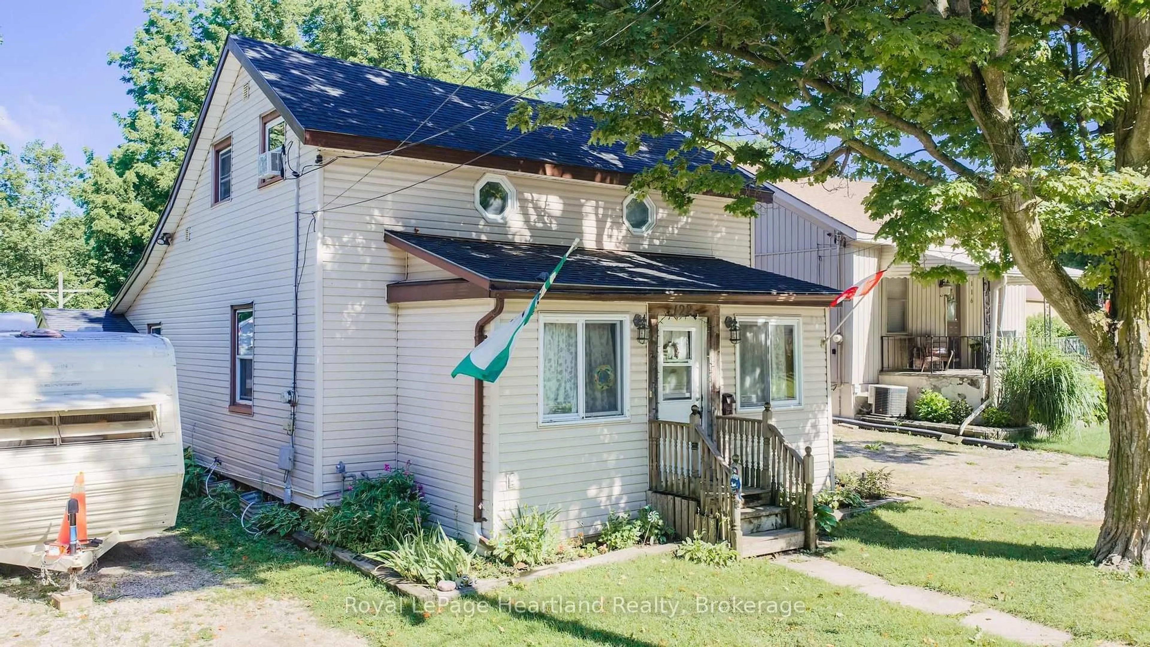 Home with vinyl exterior material, street for 122 Fulton St, Central Huron Ontario N0M 1L0