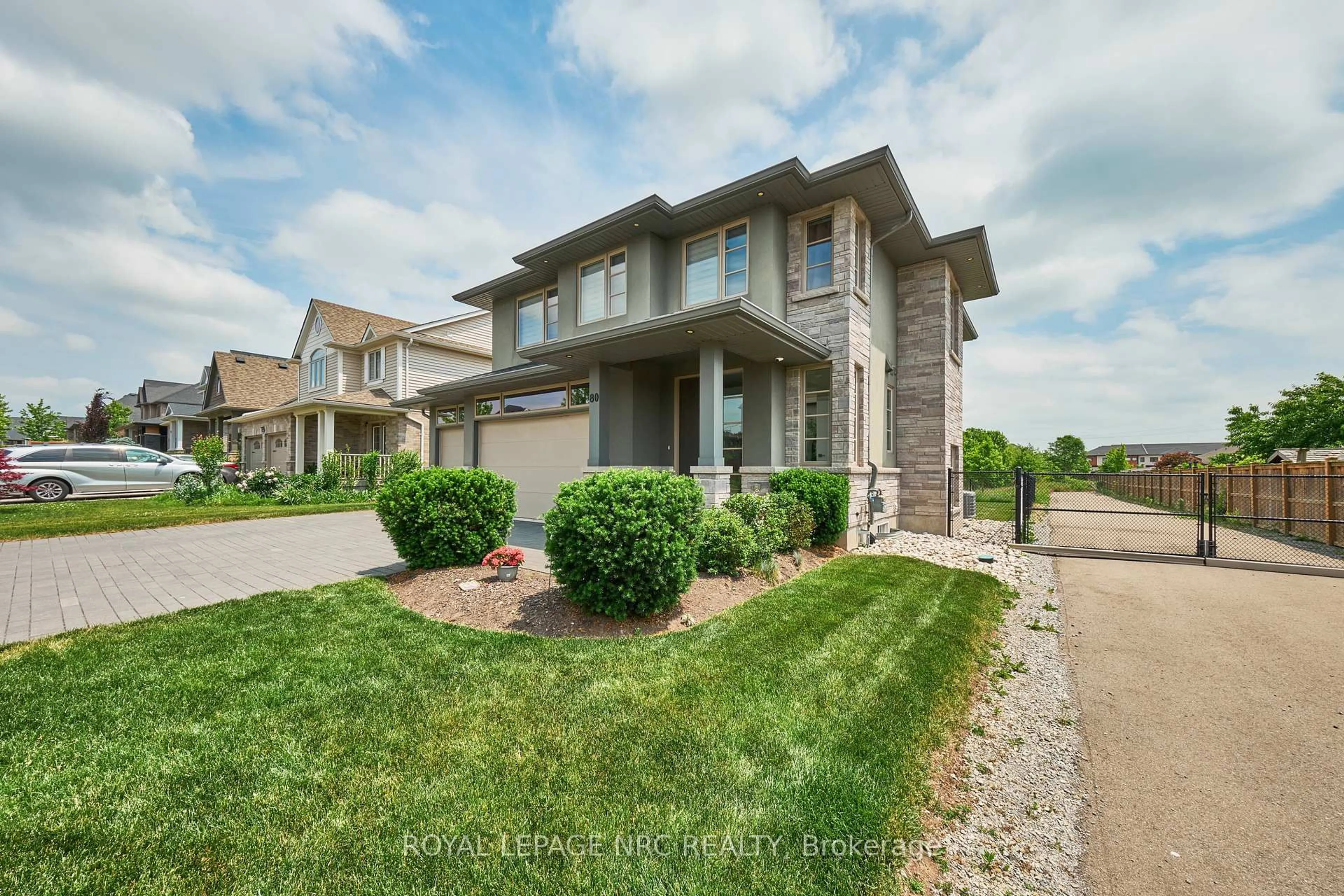 A pic from outside/outdoor area/front of a property/back of a property/a pic from drone, street for 80 Days Ave, Thorold Ontario L2V 0E6
