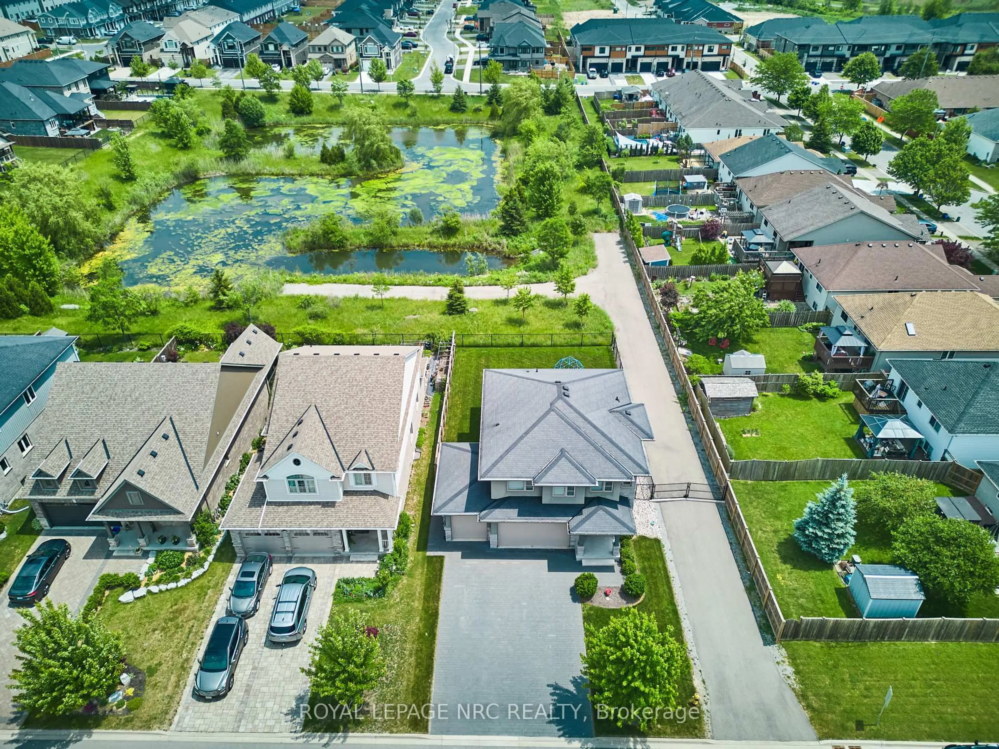 A pic from outside/outdoor area/front of a property/back of a property/a pic from drone, street for 80 Days Ave, Thorold Ontario L2V 0E6