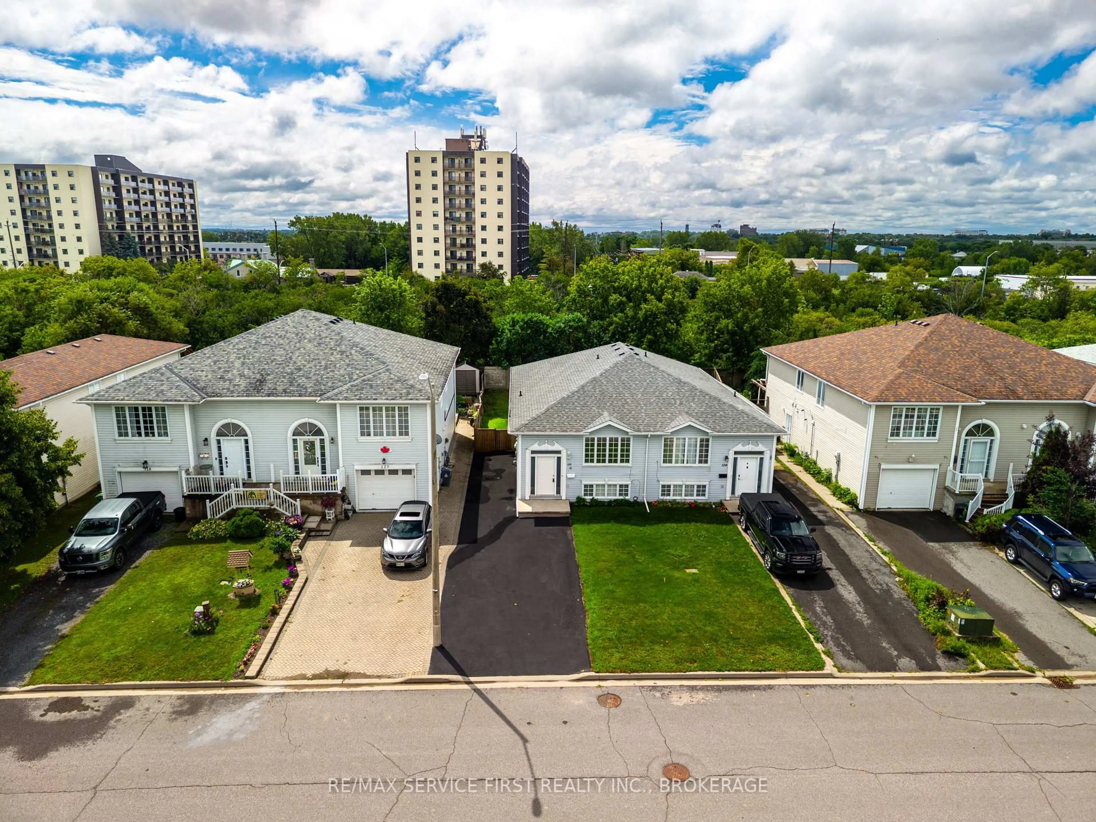 A pic from outside/outdoor area/front of a property/back of a property/a pic from drone, street for 122 Briceland St, Kingston Ontario K7K 7L2