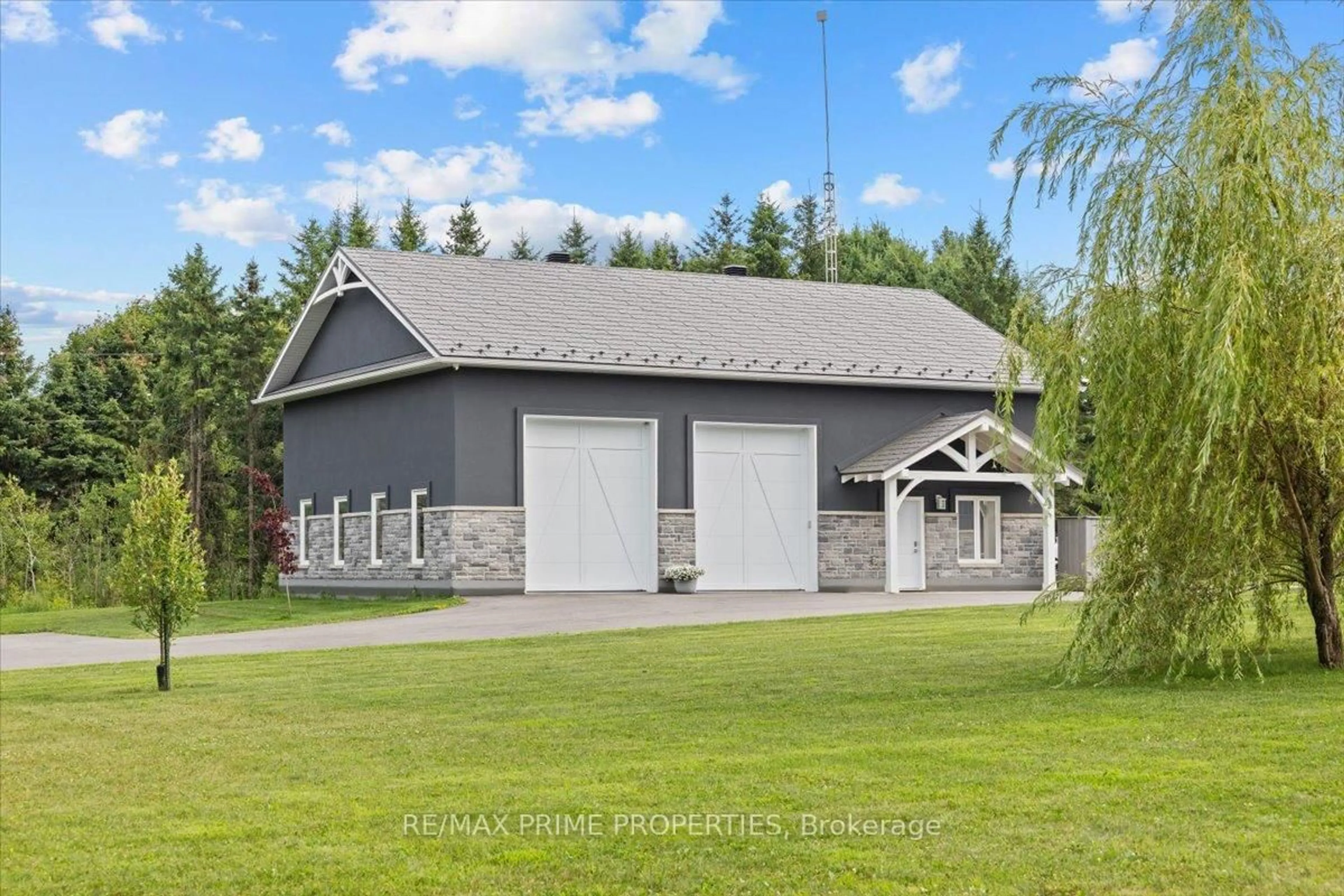 Shed for 2440 Emmett Rd, Cumberland Ontario K4C 1S1