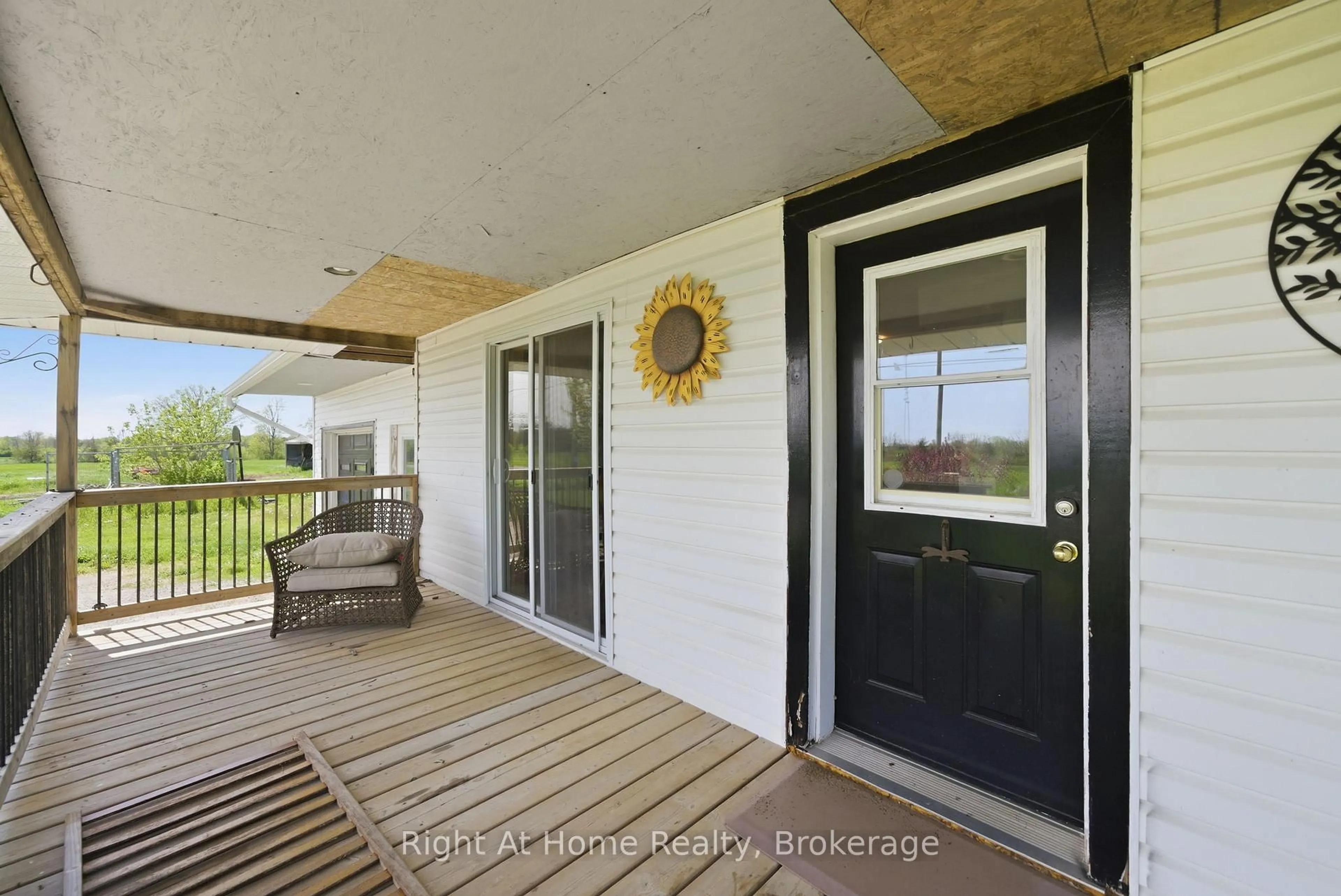 Indoor entryway for 660 County Rd 19 Rd, Prince Edward County Ontario K0K 1T0