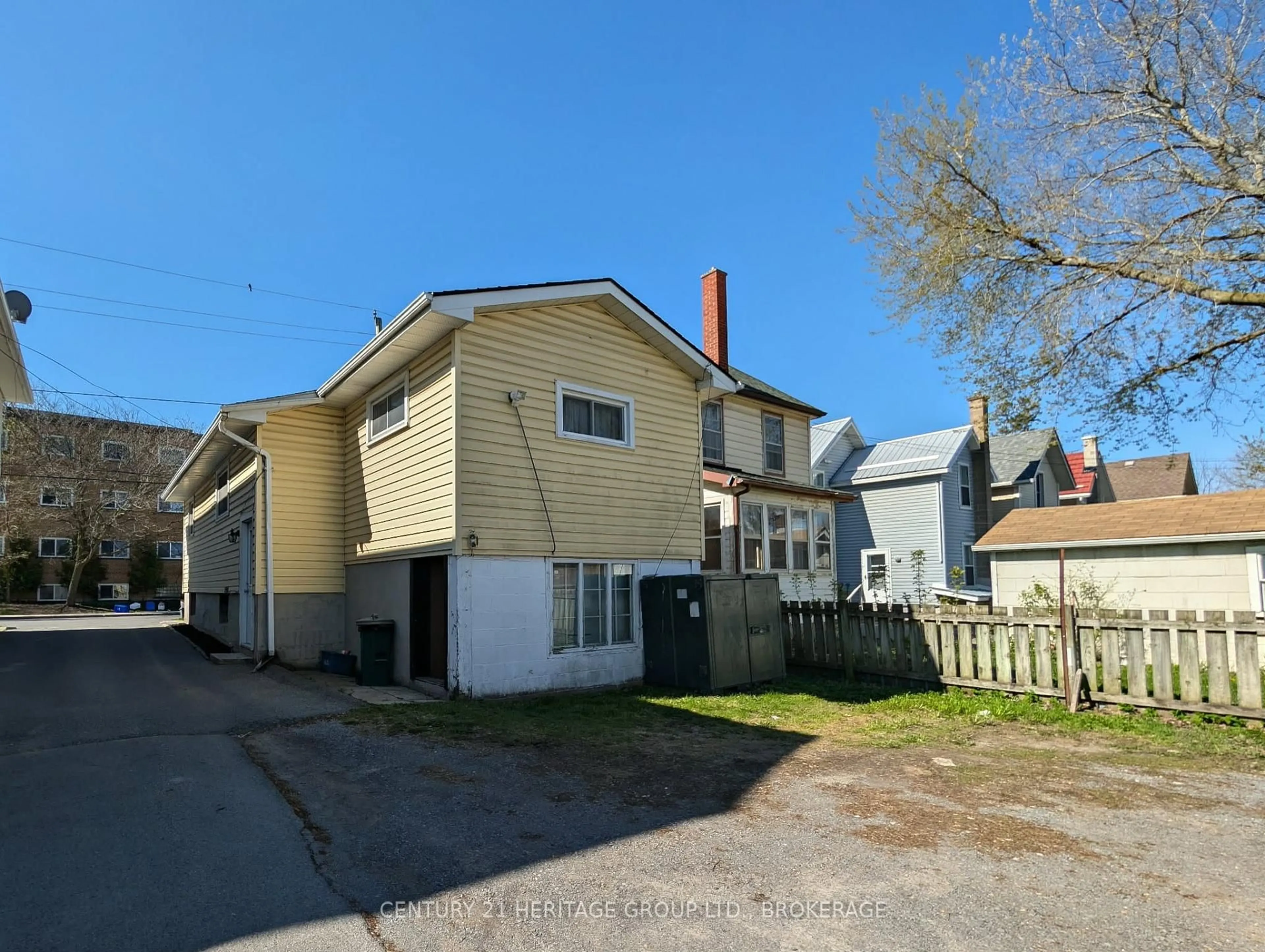 A pic from outside/outdoor area/front of a property/back of a property/a pic from drone, street for 149 Pine St, Kingston Ontario K7K 1W9