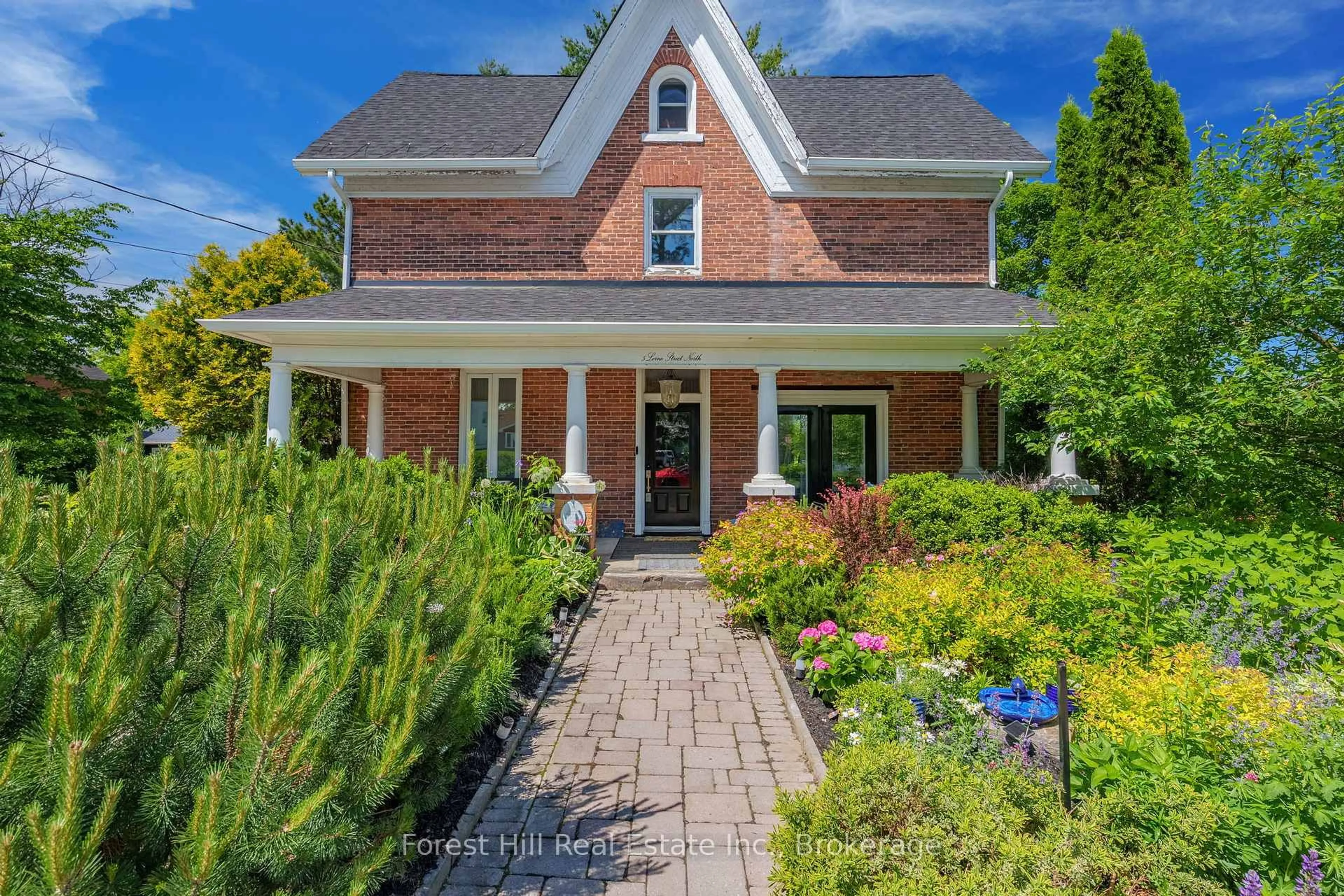 Home with brick exterior material, street for 5 Lorne St, Huntsville Ontario P1H 2G1