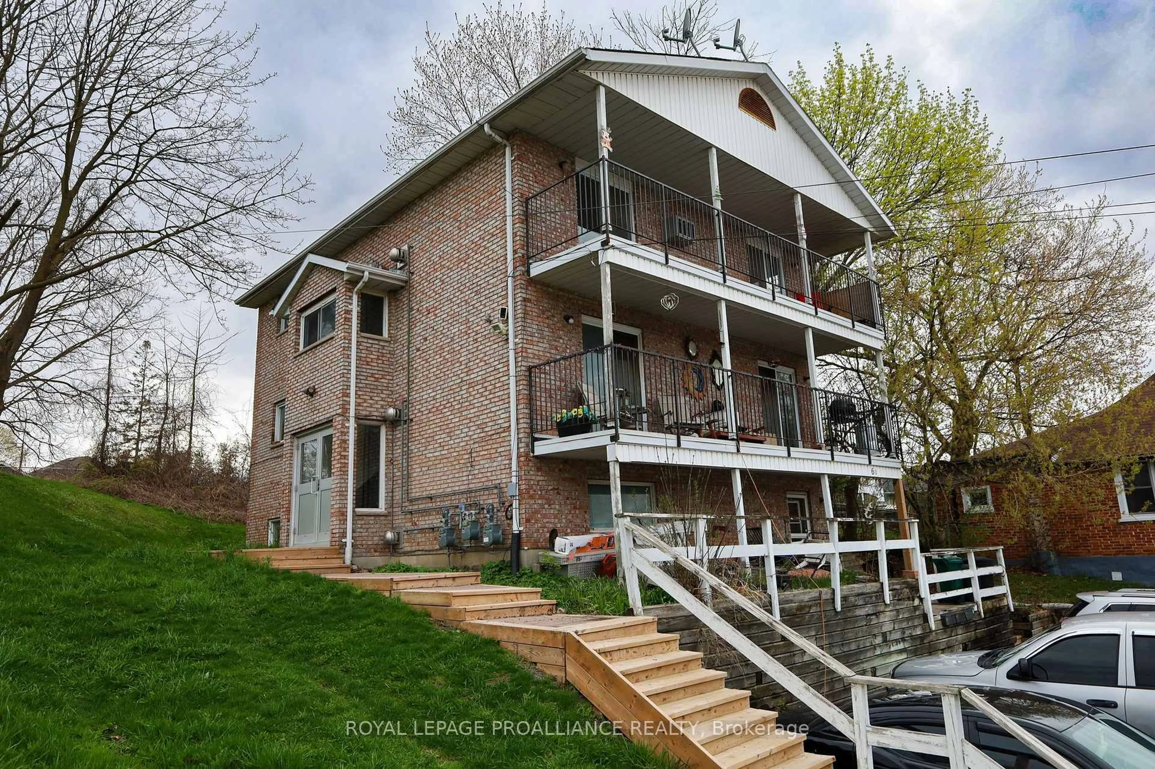 Home with brick exterior material, unknown for 60 Wallbridge Cres, Belleville Ontario K8P 1Z4