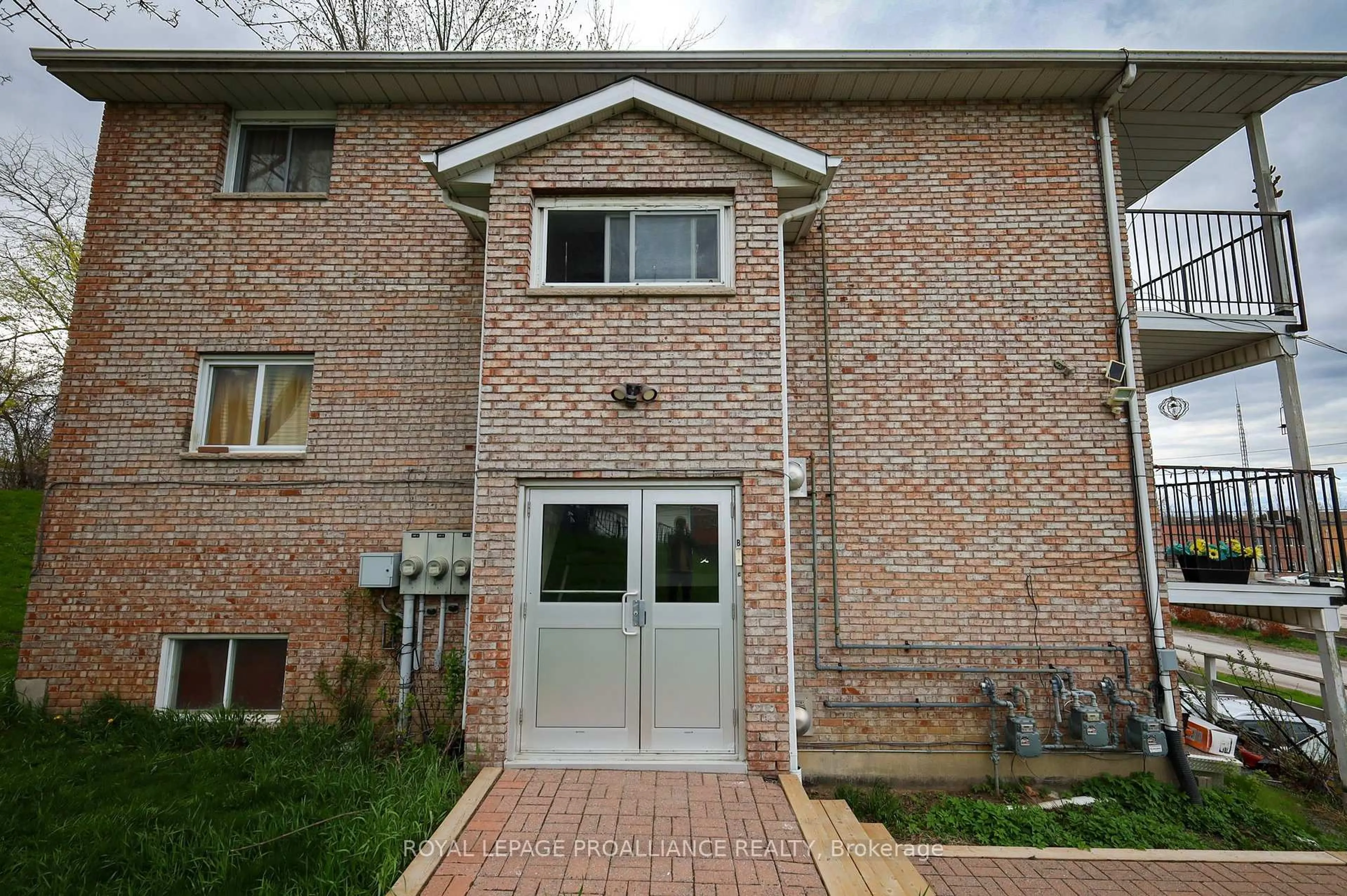 Home with brick exterior material, street for 60 Wallbridge Cres, Belleville Ontario K8P 1Z4