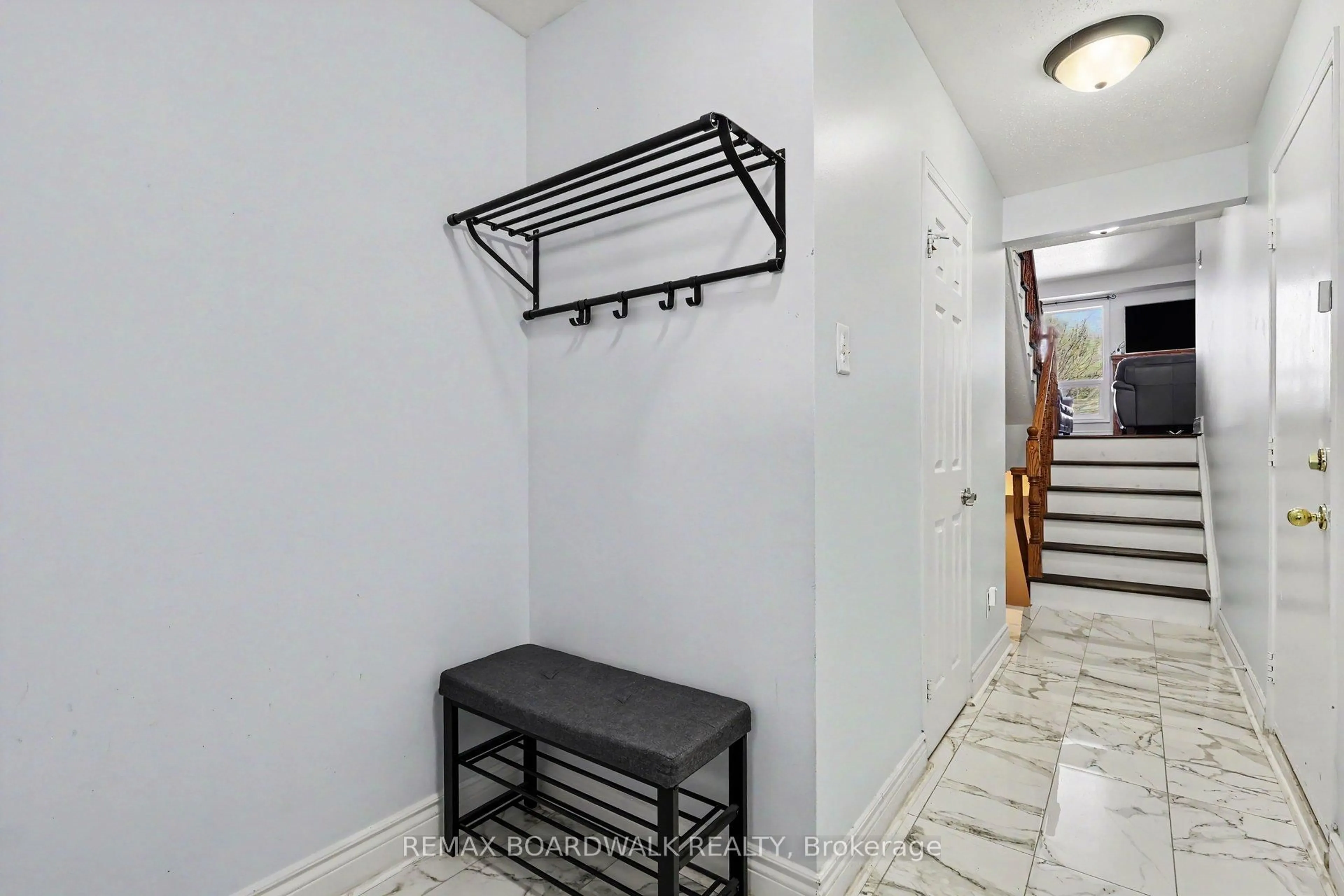 Indoor entryway for 1388 Beaucourt Pl, Ottawa Ontario K4A 1W3