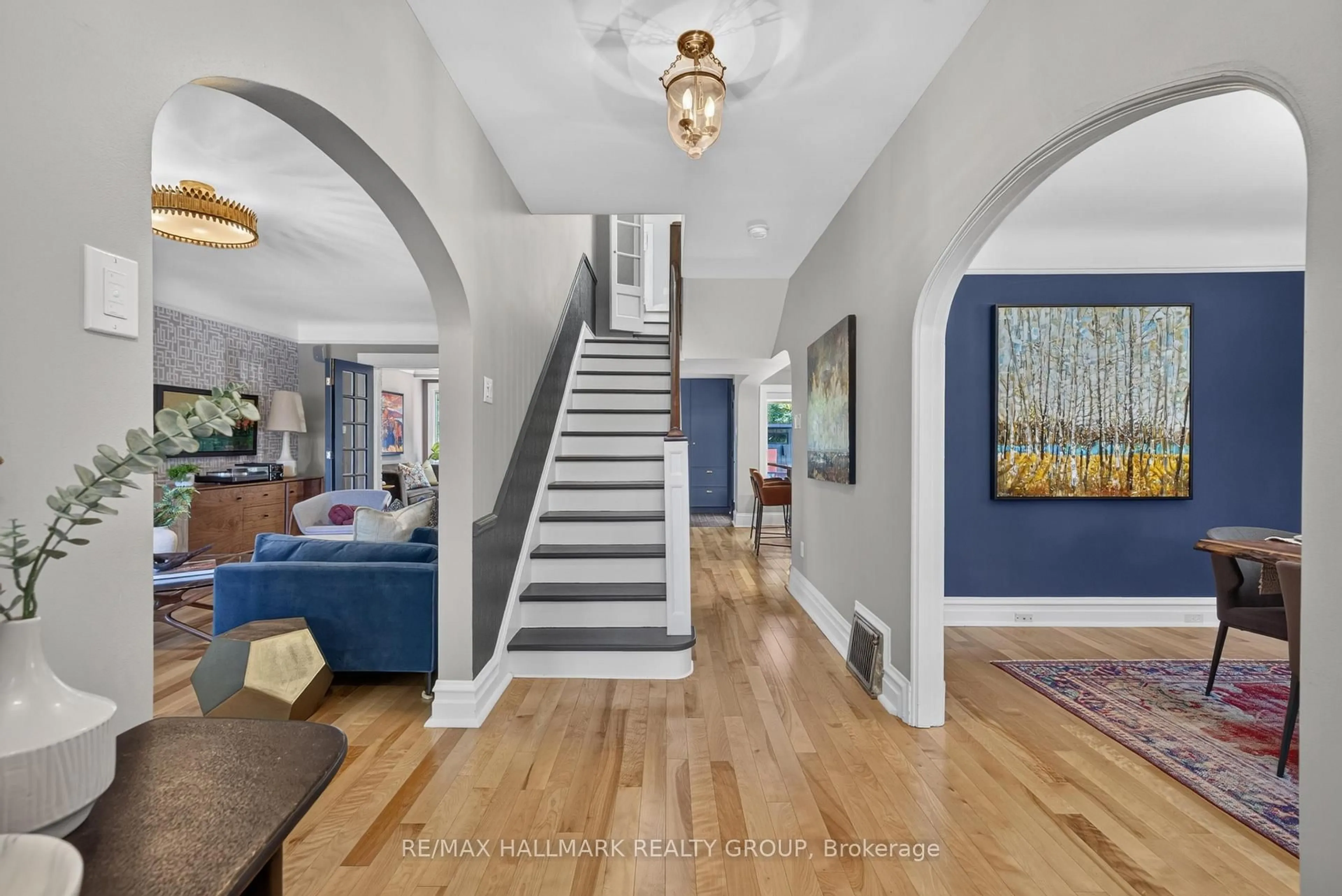 Indoor entryway for 406 Huron Ave, Ottawa Ontario K1Y 0X1