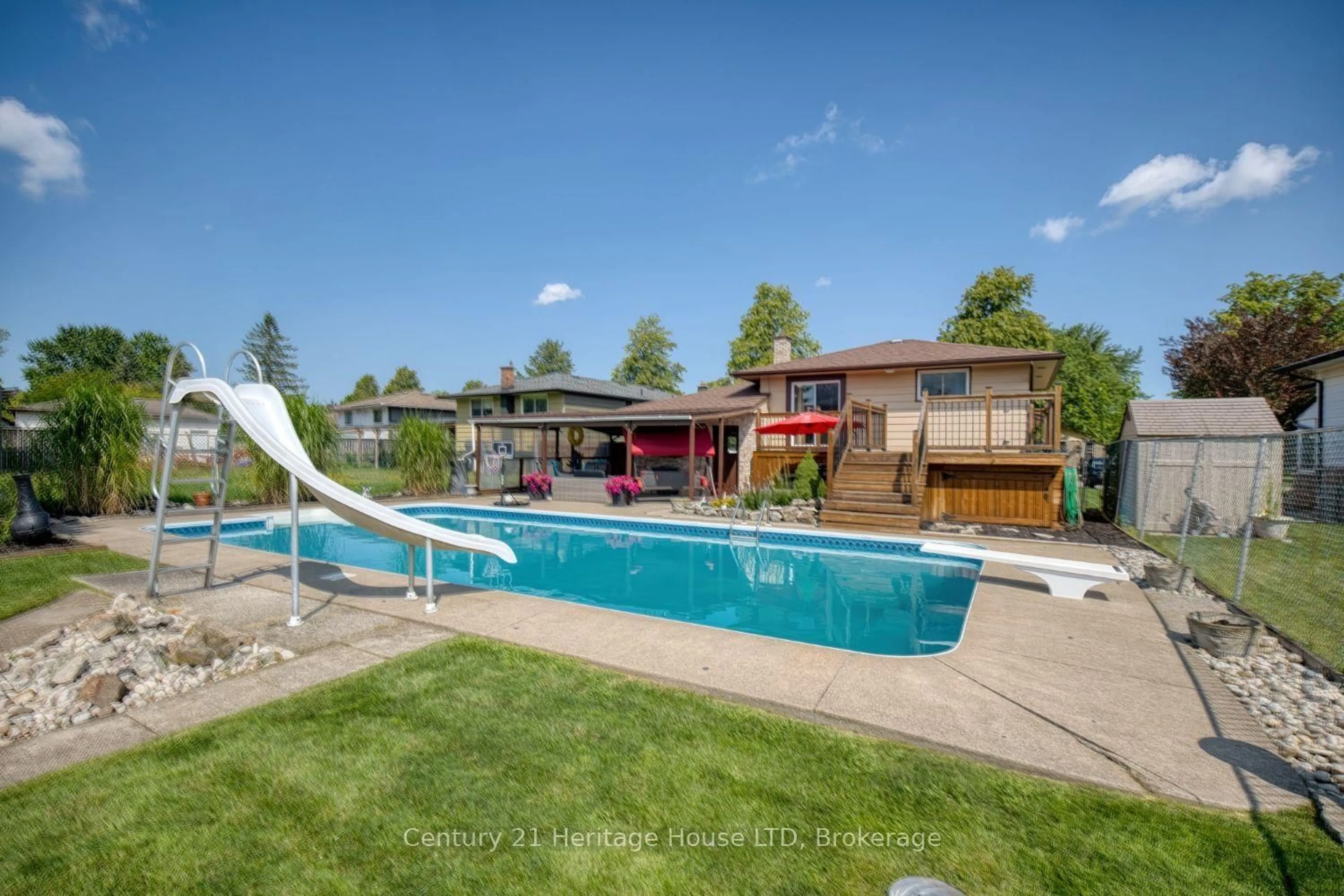 Pool for 8086 Paddock Trail Dr, Niagara Falls Ontario L2H 1X3