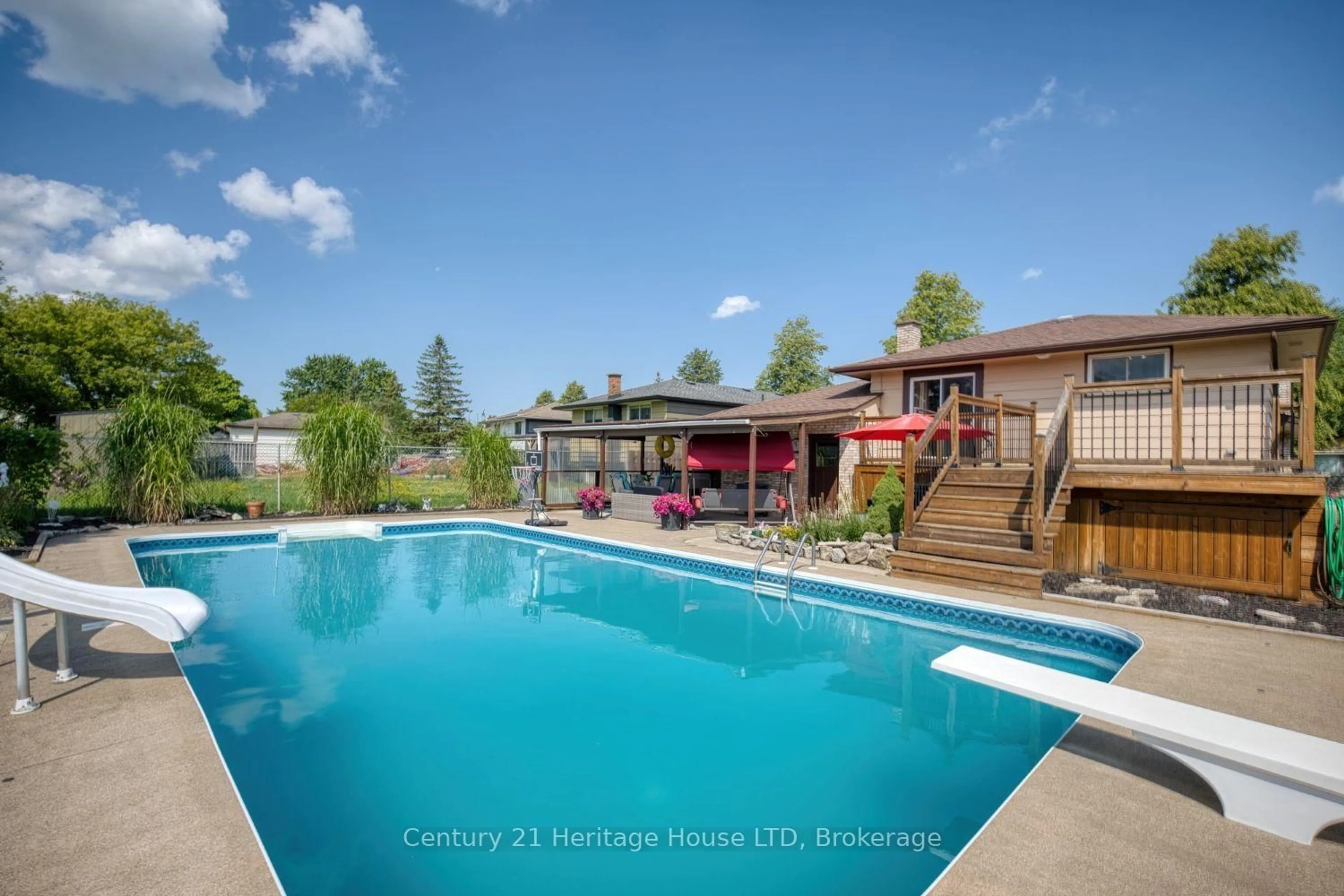 Pool for 8086 Paddock Trail Dr, Niagara Falls Ontario L2H 1X3