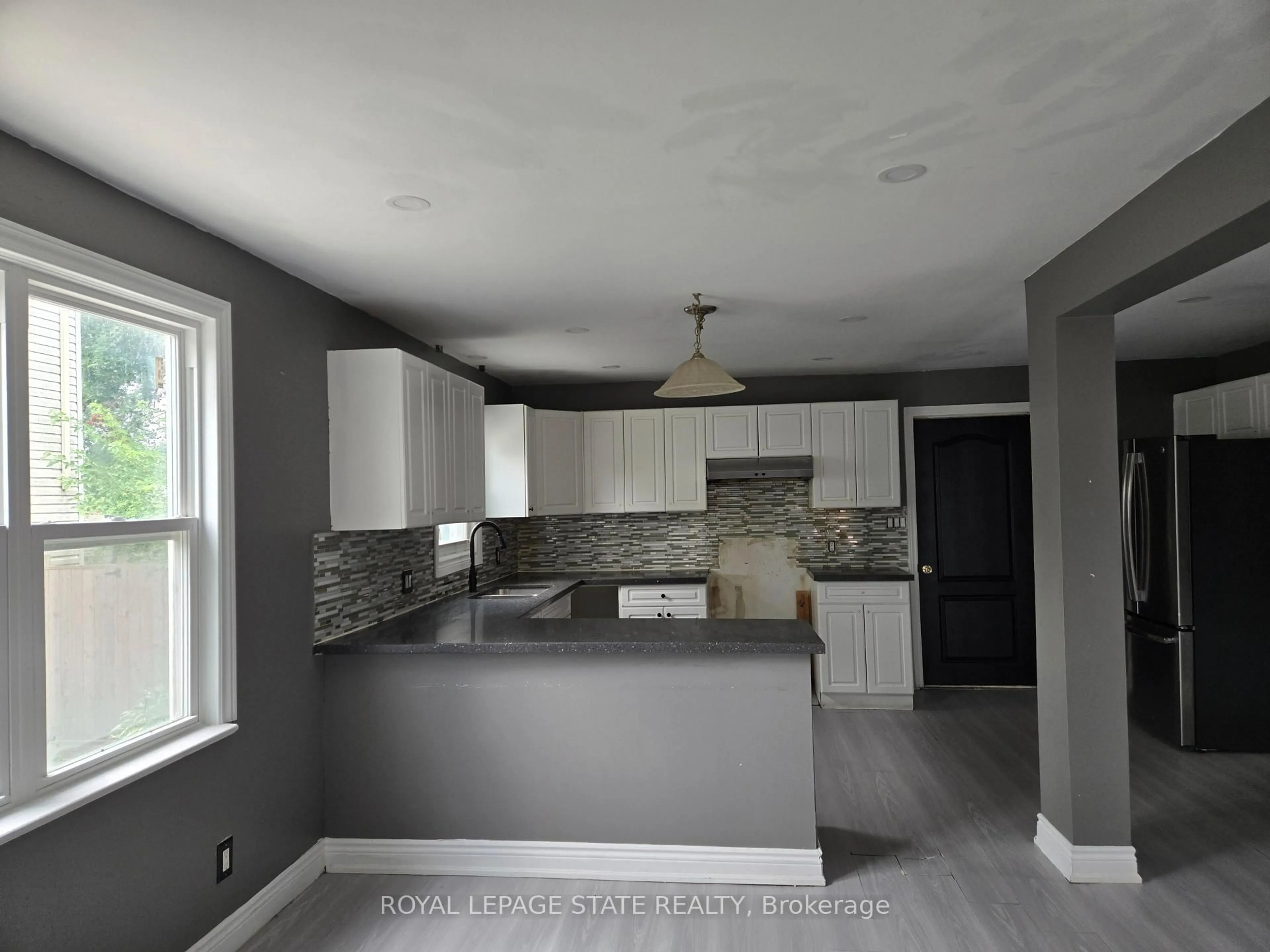 Open concept kitchen, unknown for 6269 Franklin Ave, Niagara Falls Ontario L2G 4Z4