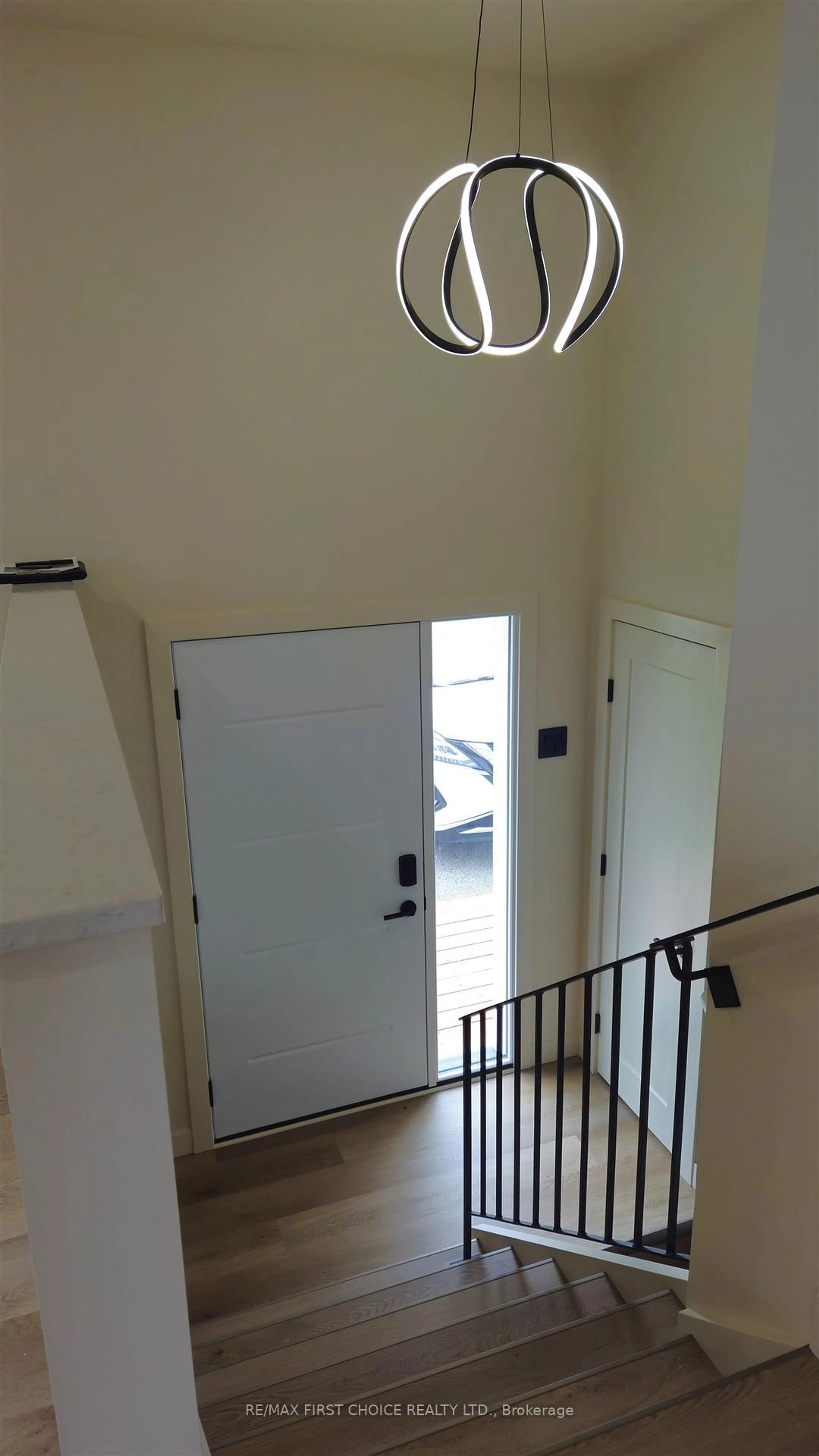 Indoor foyer for 72 Brent St, Thunder Bay Ontario P7A 5T6