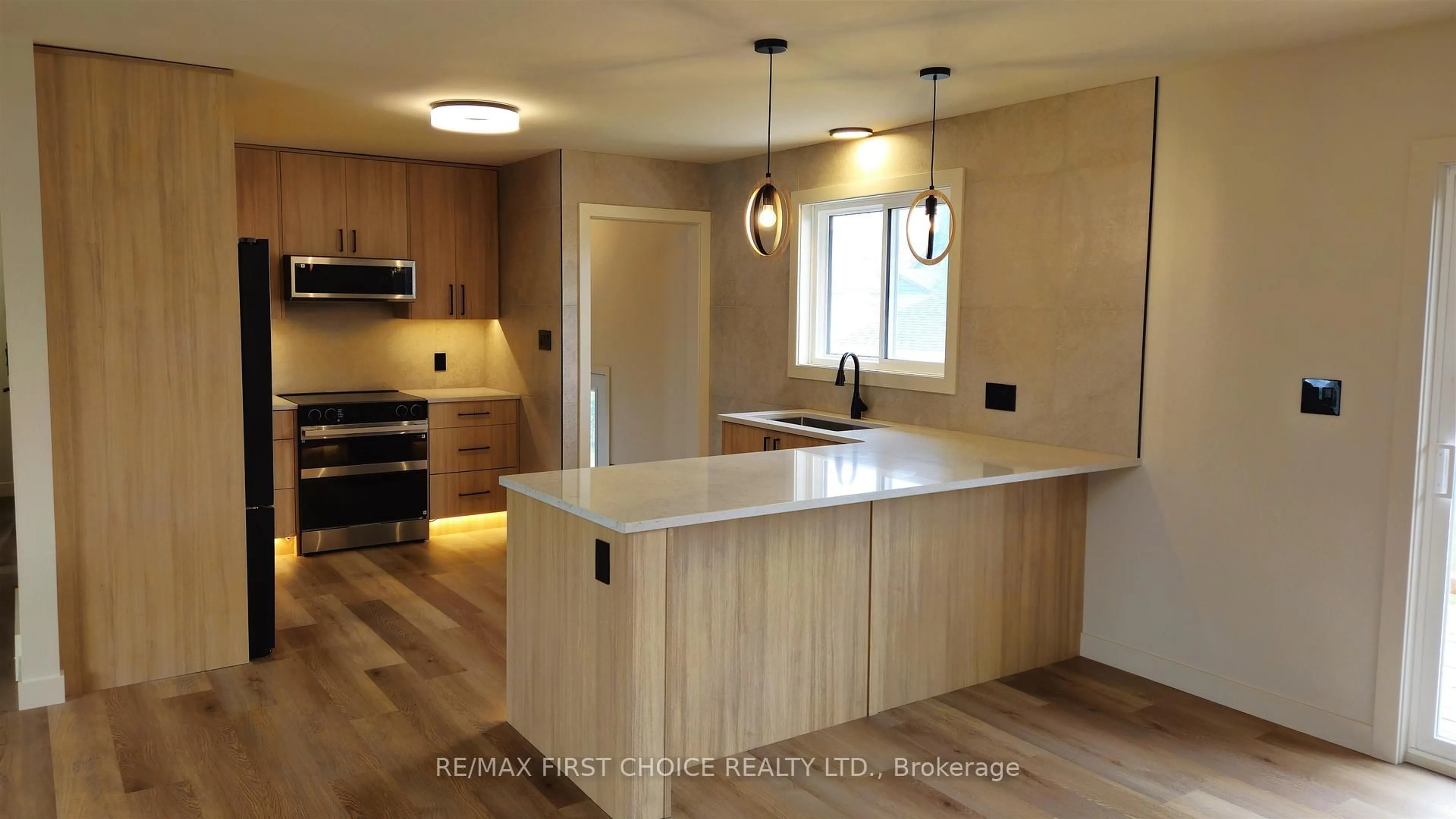 Open concept kitchen, wood/laminate floor for 72 Brent St, Thunder Bay Ontario P7A 5T6