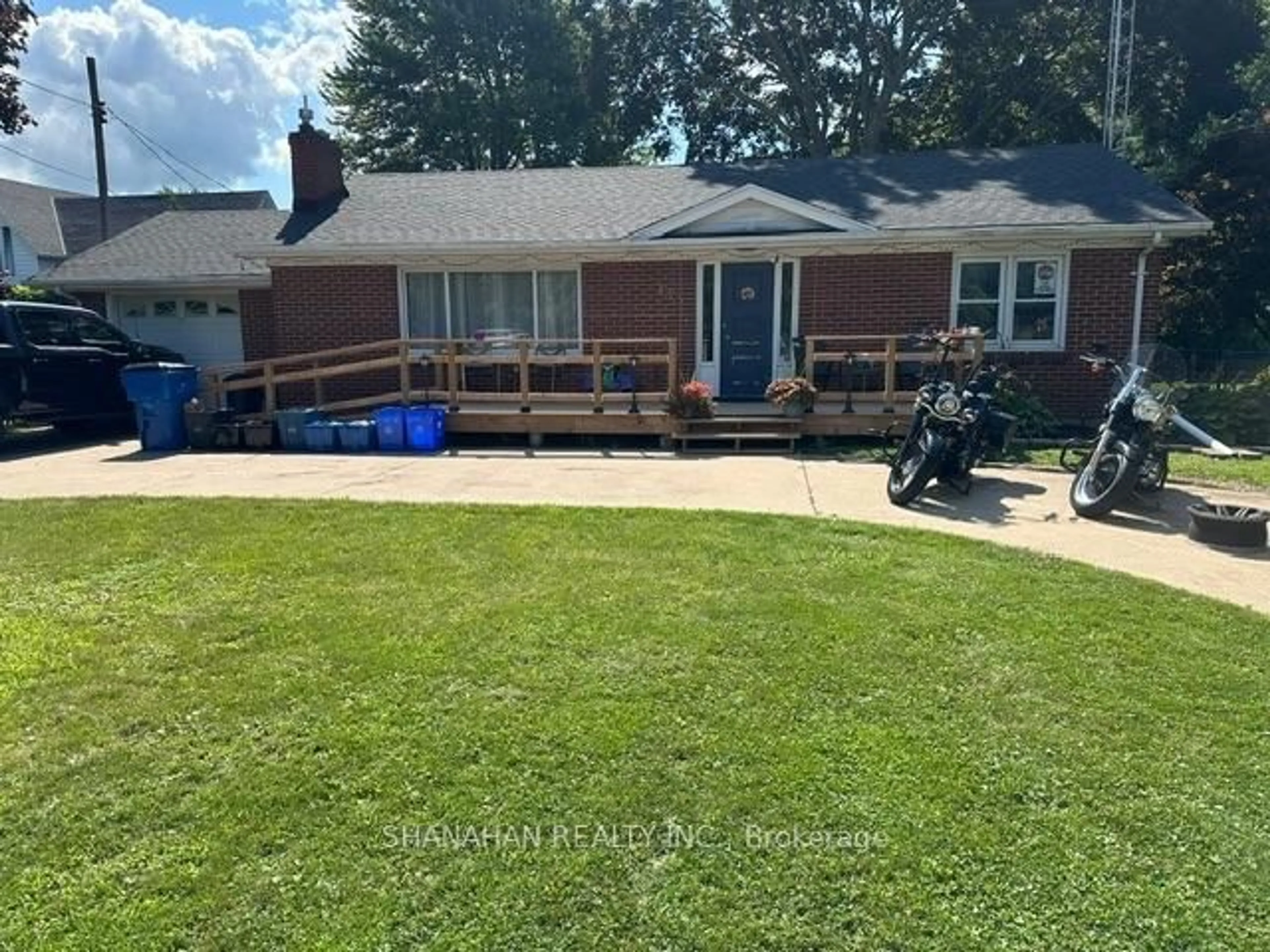 A pic from outside/outdoor area/front of a property/back of a property/a pic from drone, unknown for 133 Main St, Chatham-Kent Ontario N0P 2C0