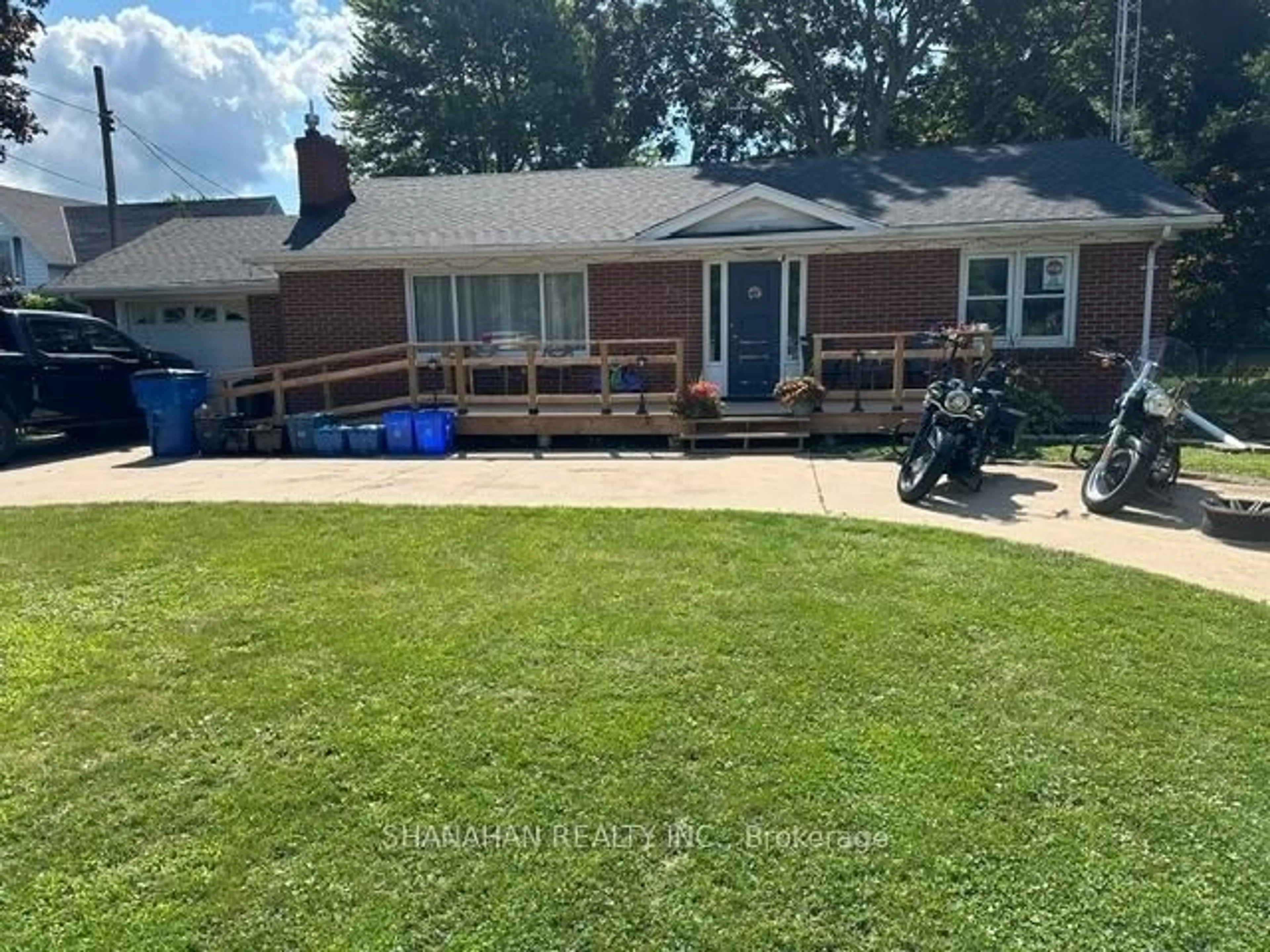 A pic from outside/outdoor area/front of a property/back of a property/a pic from drone, water/lake/river/ocean view for 133 Main St, Chatham-Kent Ontario N0P 2C0