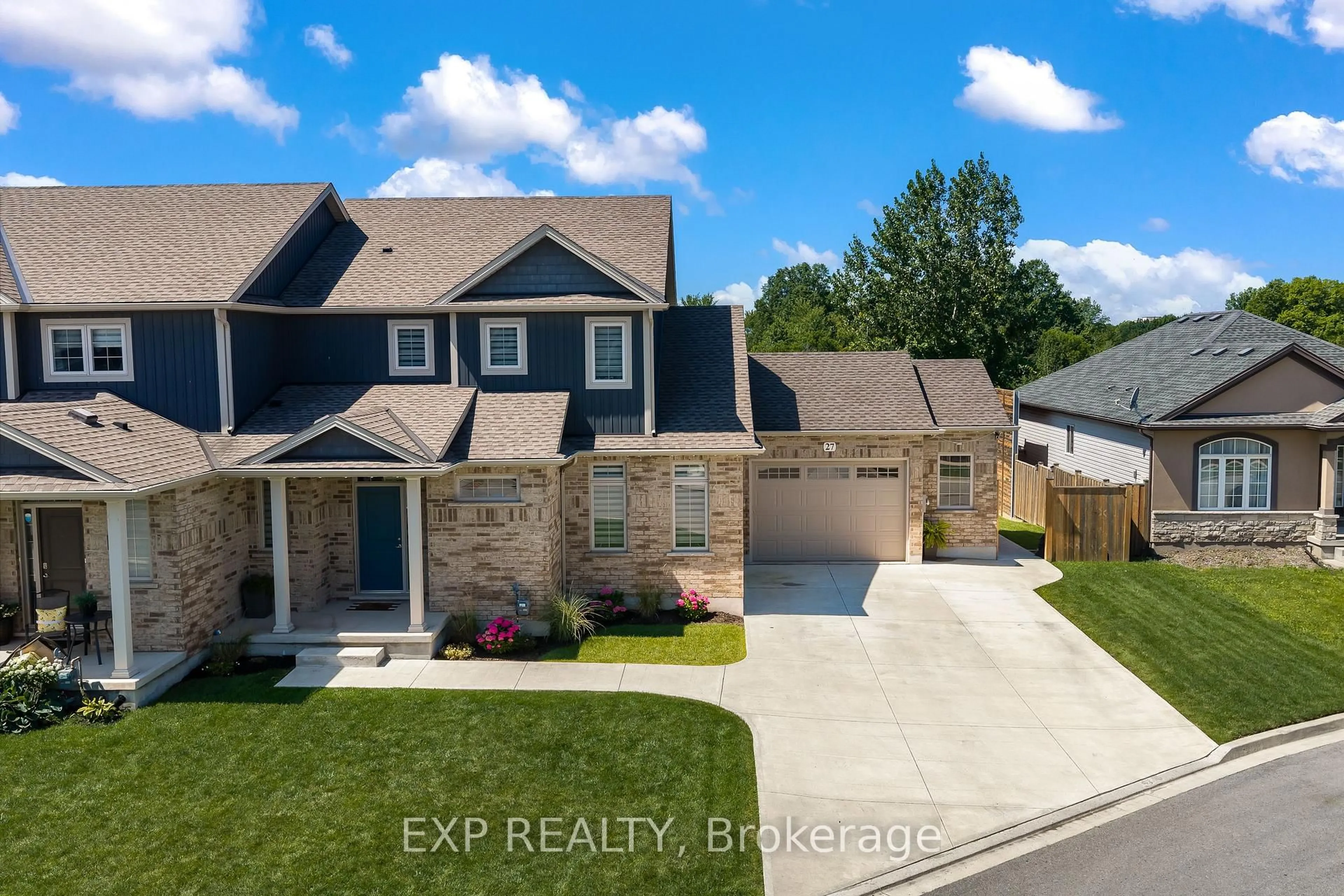 A pic from outside/outdoor area/front of a property/back of a property/a pic from drone, street for 27 Corbin St, St. Catharines Ontario L2P 0E8