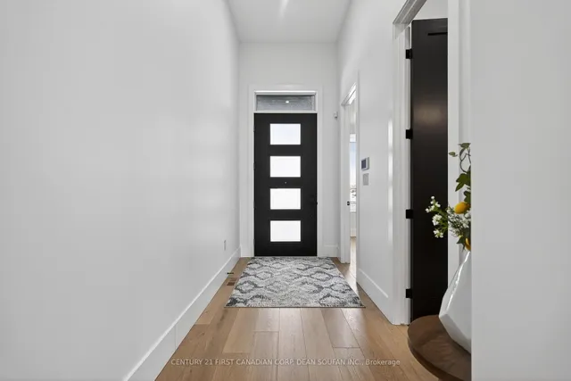 6990 Clayton Walk #11, London South 5