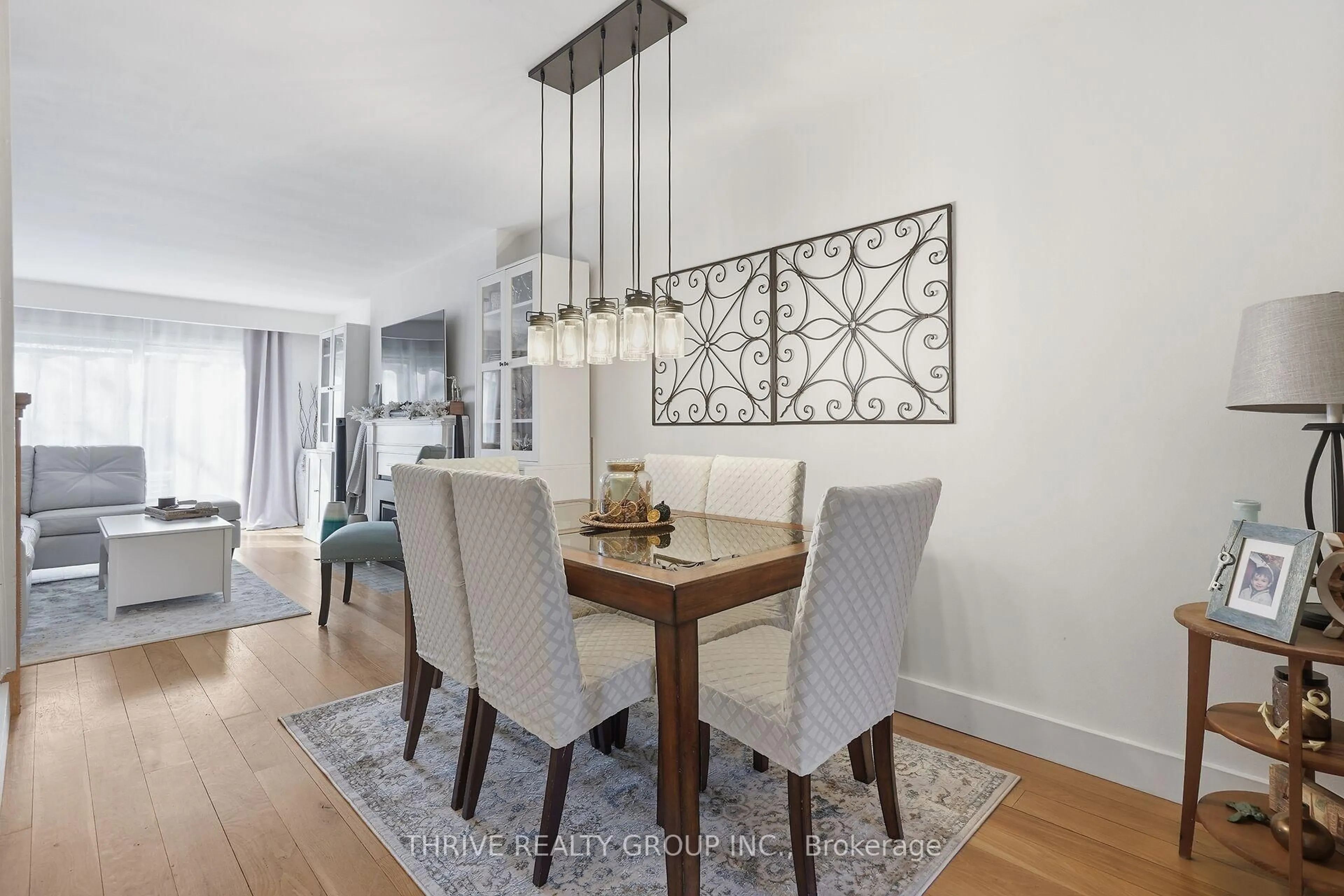 Dining room, wood/laminate floor for 12 Guildwood Walk, London North Ontario N6H 3X2