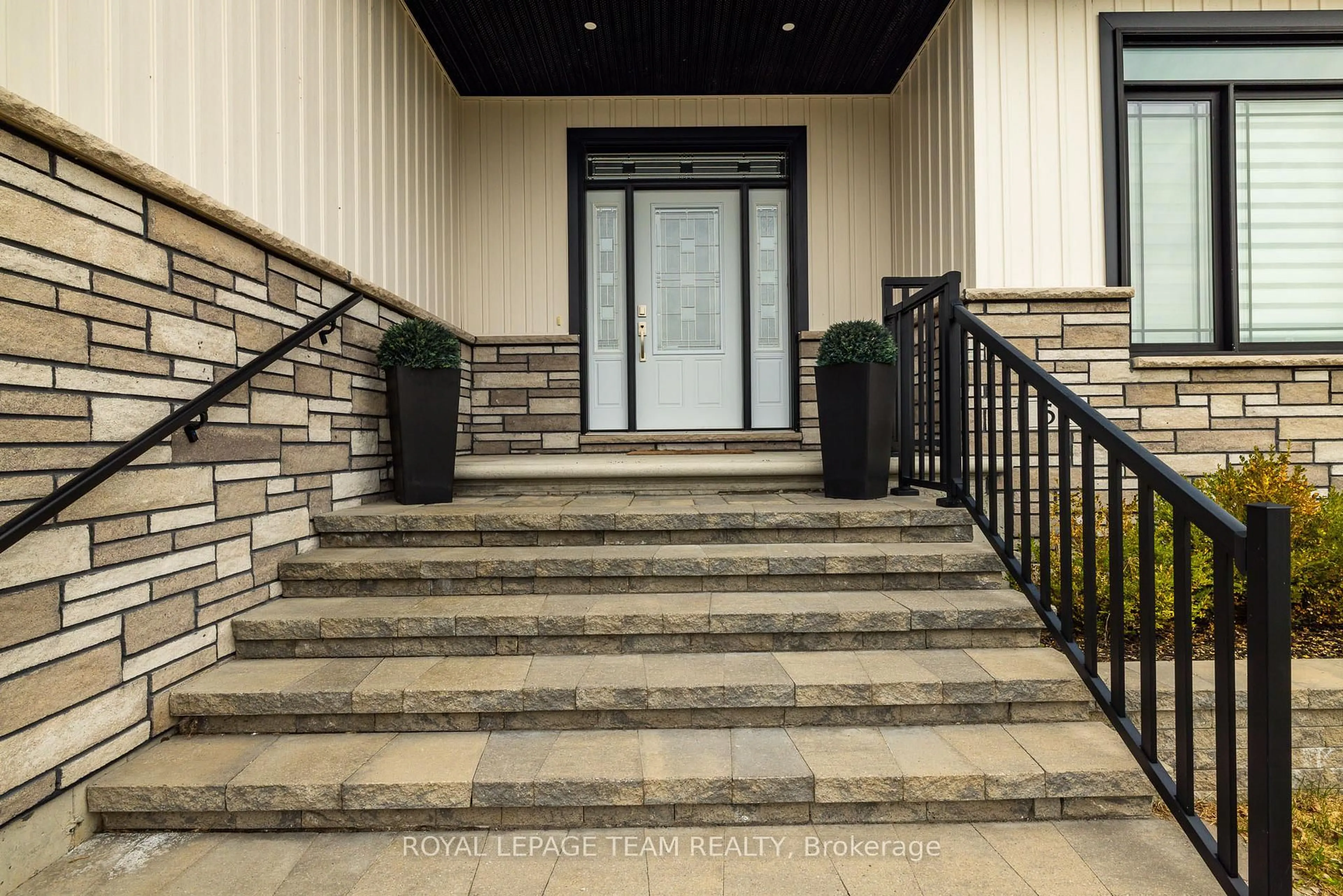 Indoor foyer for 51 Westerra Way, North Grenville Ontario K0G 1J0