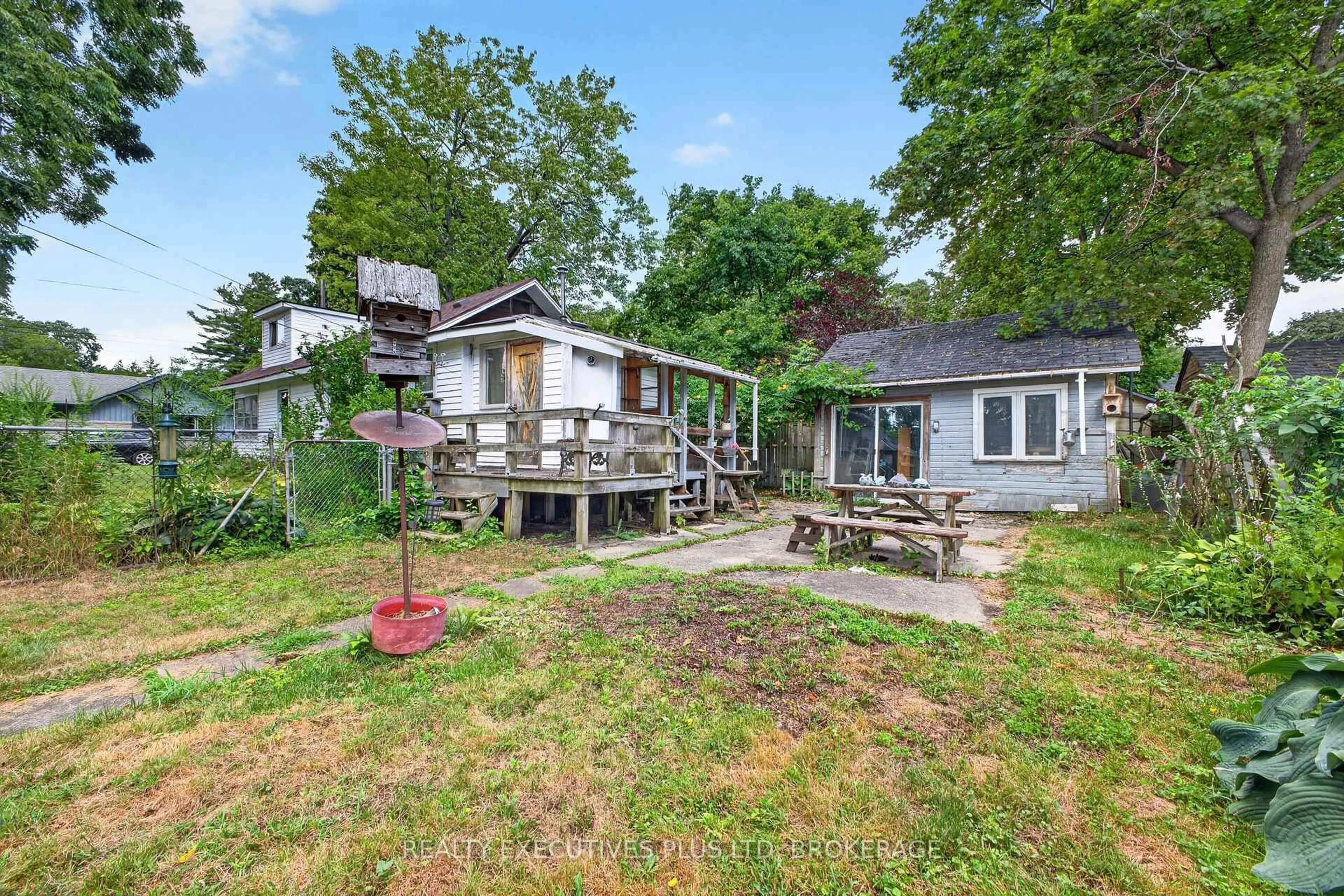 Patio, unknown for 3907 Alexandra Rd, Fort Erie Ontario L0S 1B0