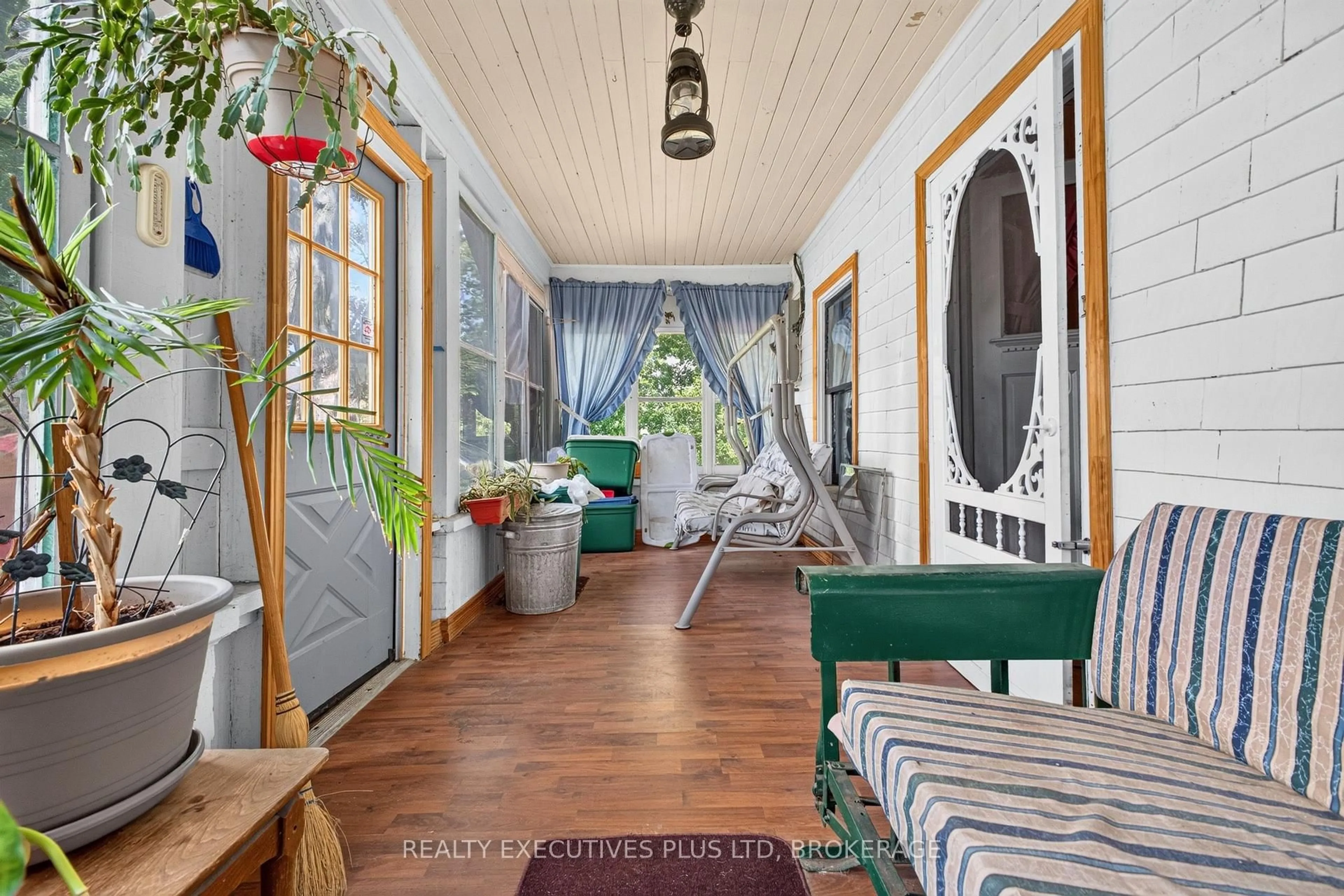 Indoor entryway for 3907 Alexandra Rd, Fort Erie Ontario L0S 1B0